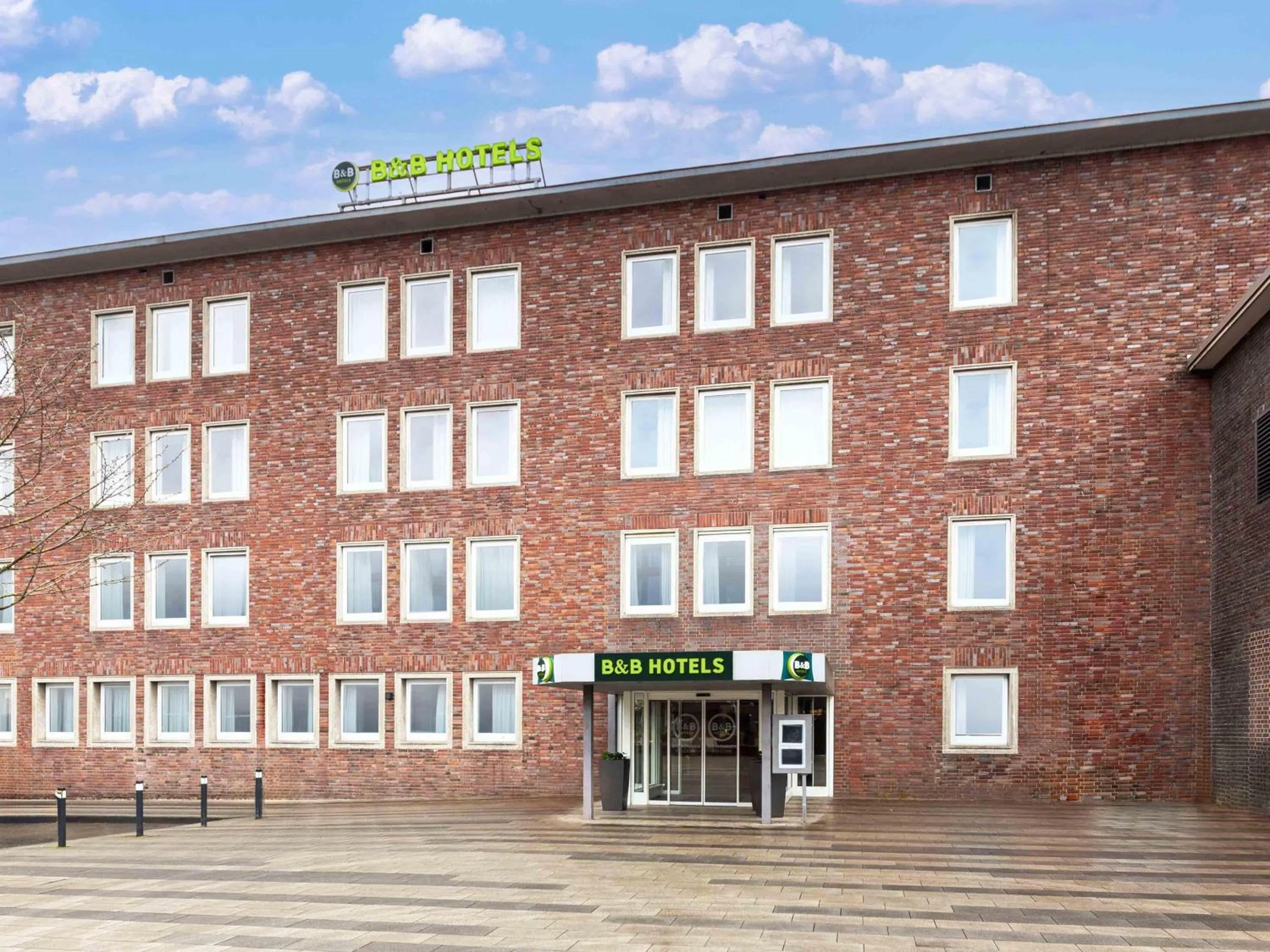 Property building in B&B Hotel Duisburg Hbf-Nord