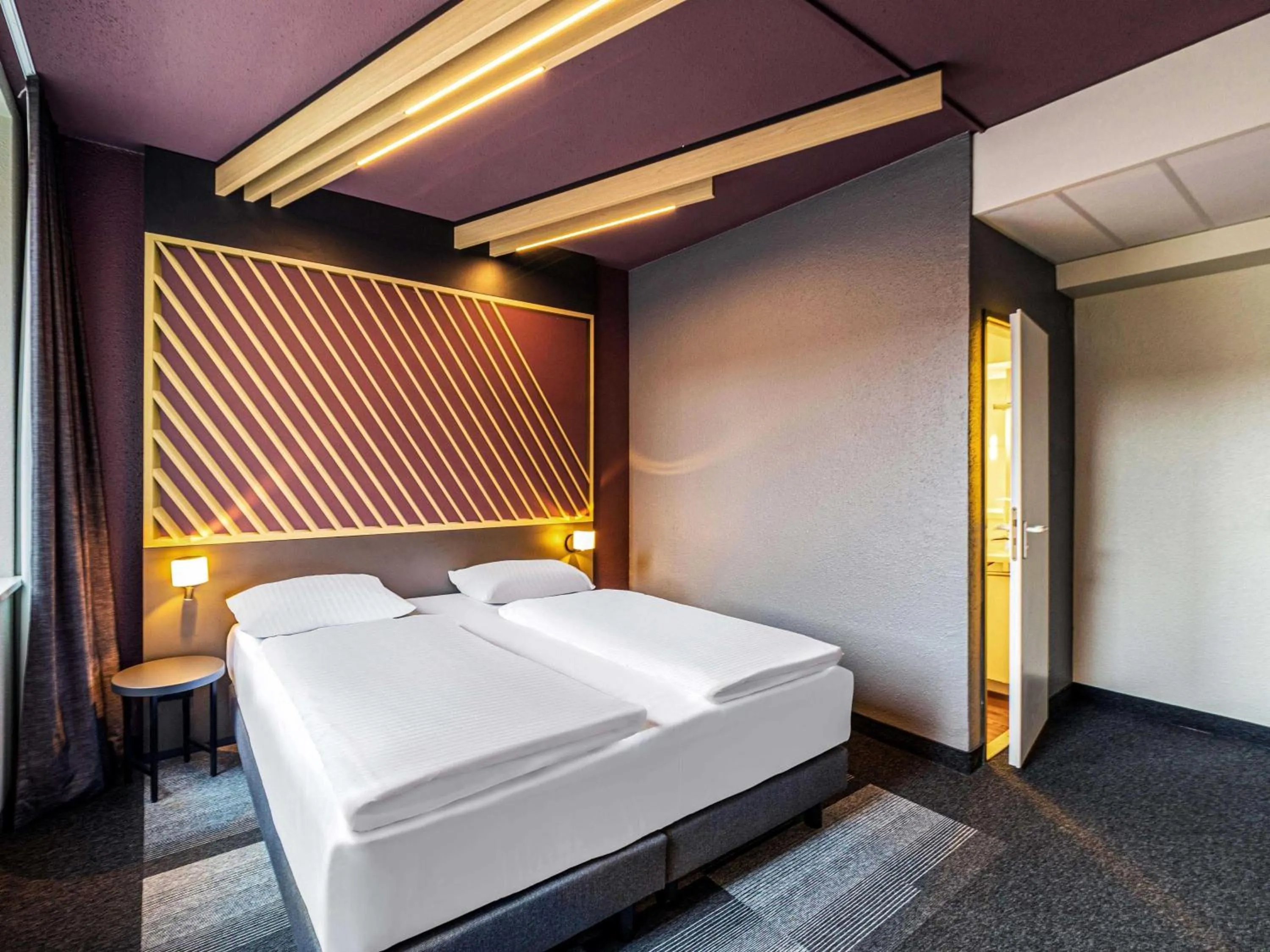 Photo of the whole room, Bed in B&B Hotel Duisburg Hbf-Nord