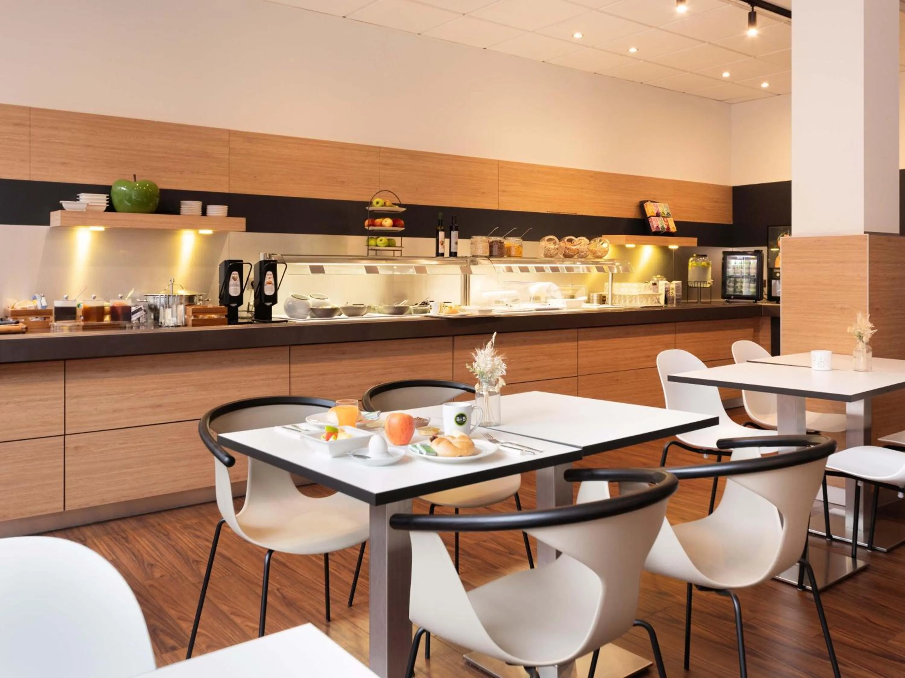 Restaurant/places to eat in B&B Hotel Duisburg Hbf-Nord