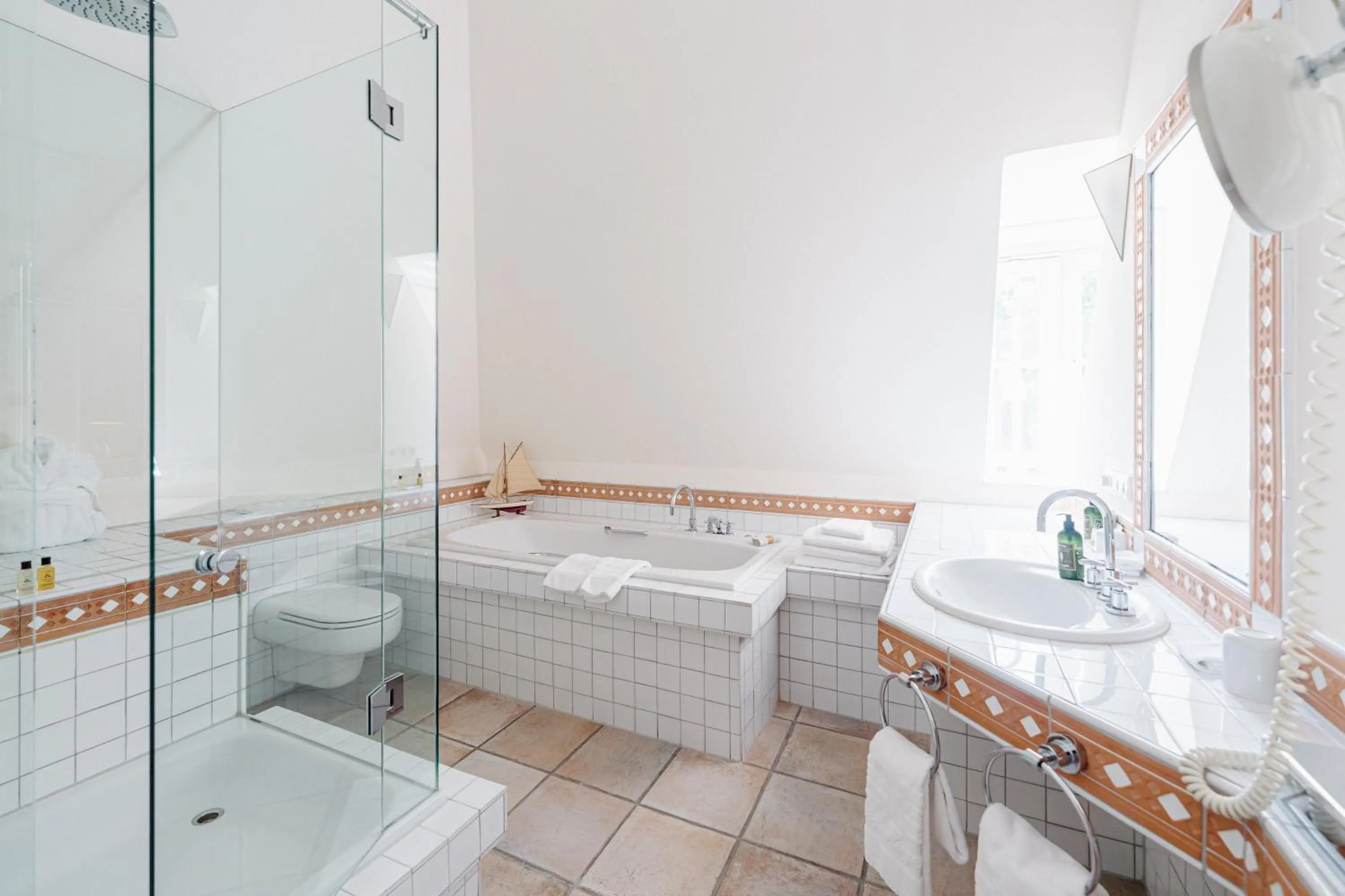 Shower in Schlosshotel Hugenpoet