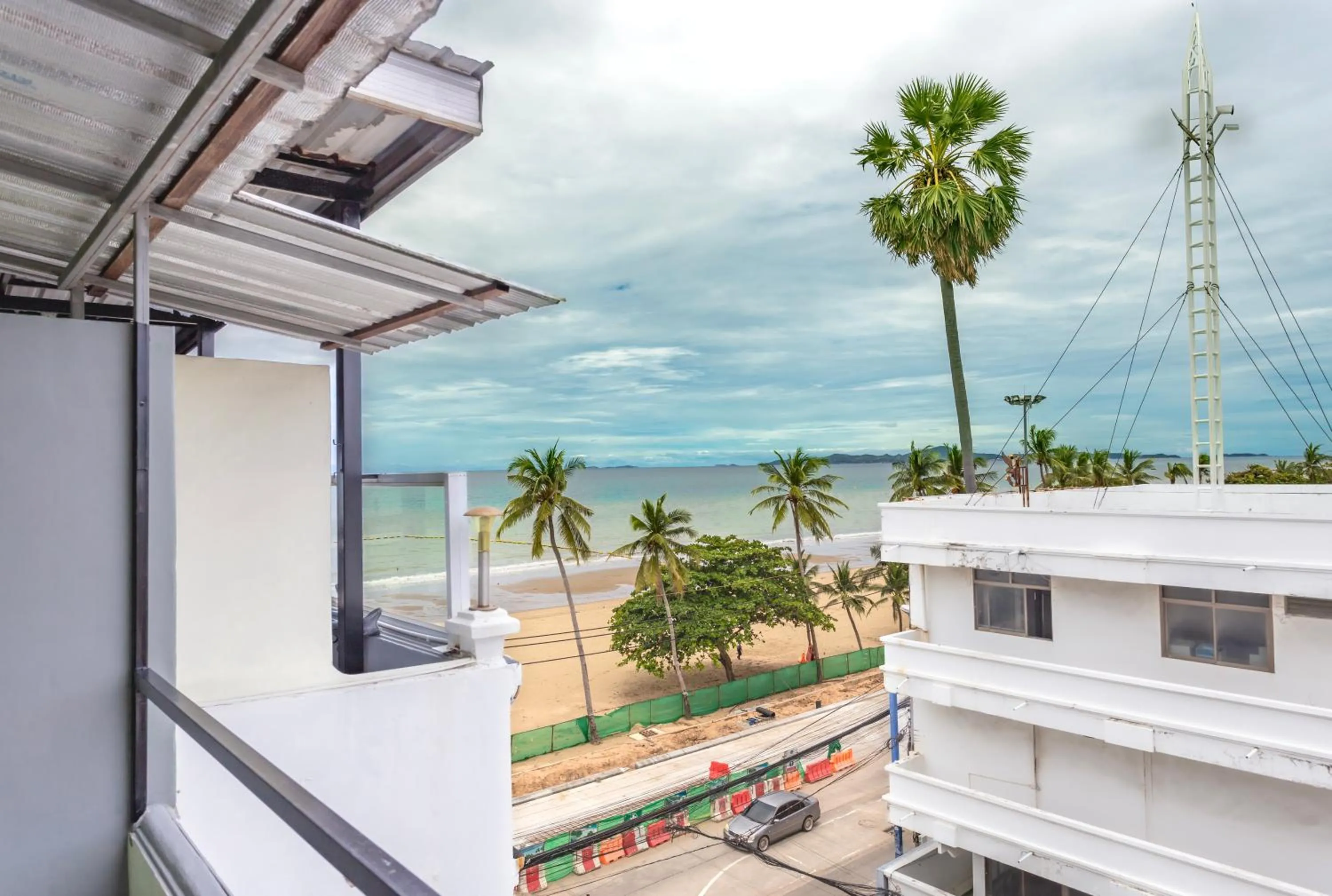 Balcony/Terrace in Happy Jomtien - Beachfront