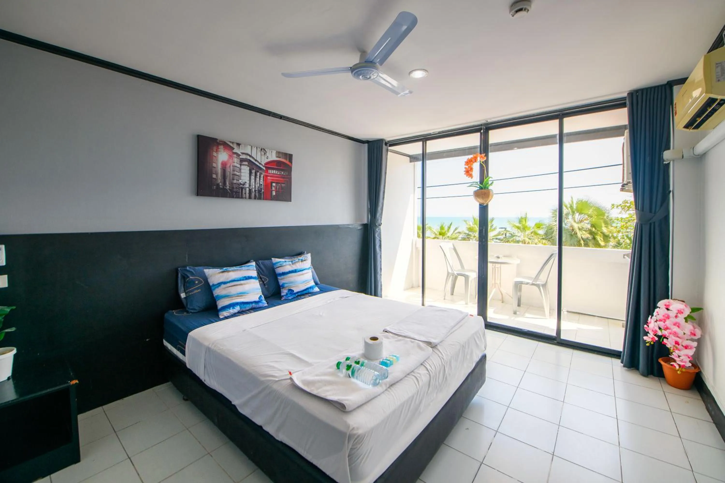 Bed in Happy Jomtien - Beachfront