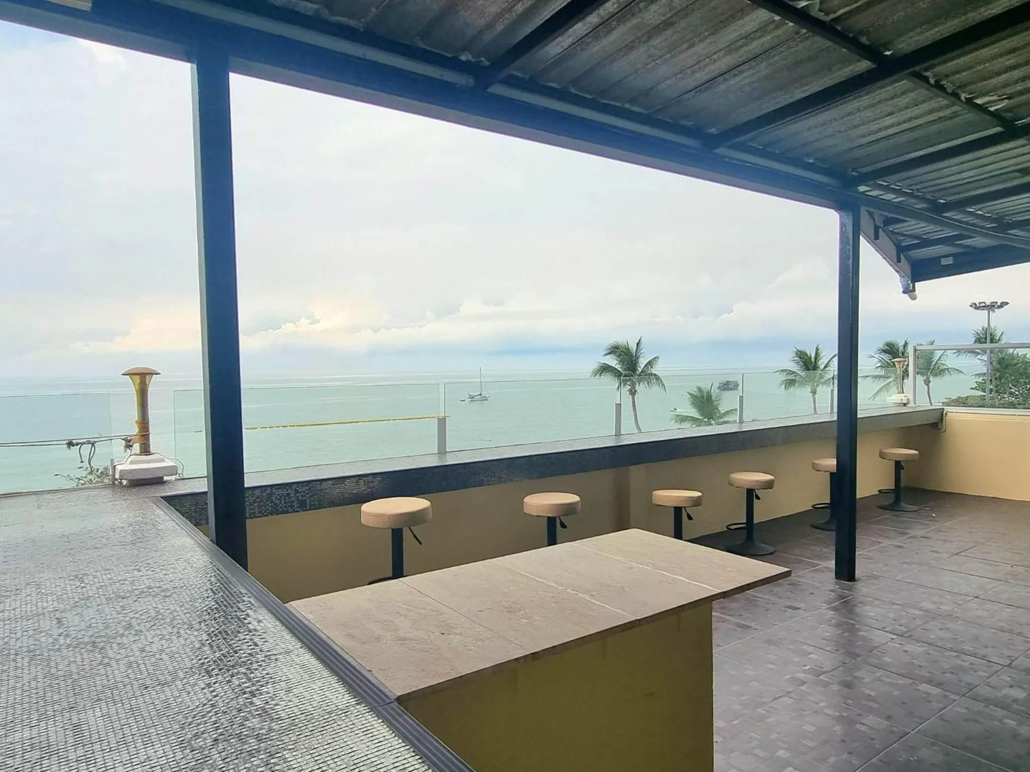 Restaurant/places to eat in Happy Jomtien - Beachfront