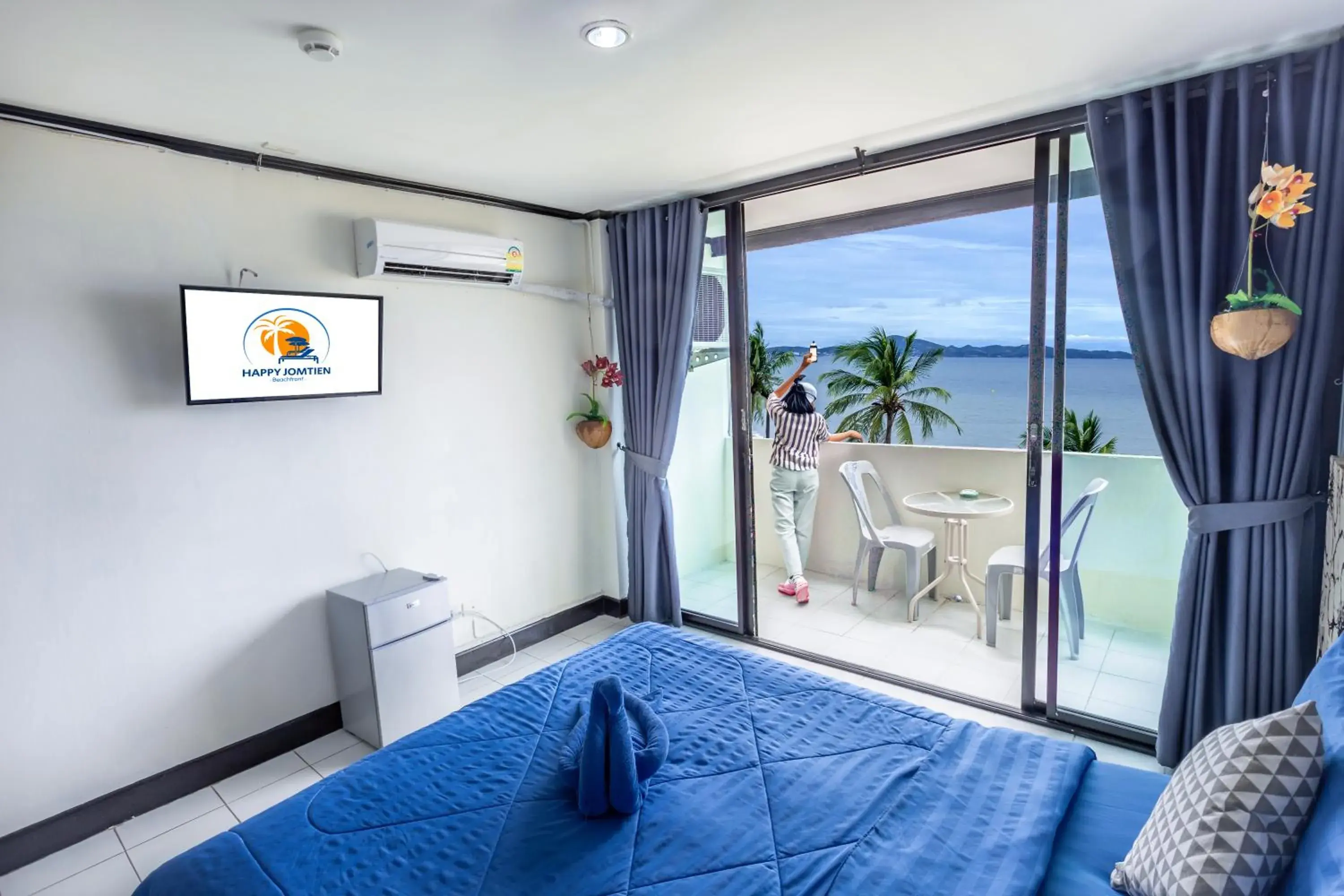 Deluxe Double Room with Sea View in Happy Jomtien - Beachfront Deluxe Double Room with Sea View in Happy Jomtien - Beachfront