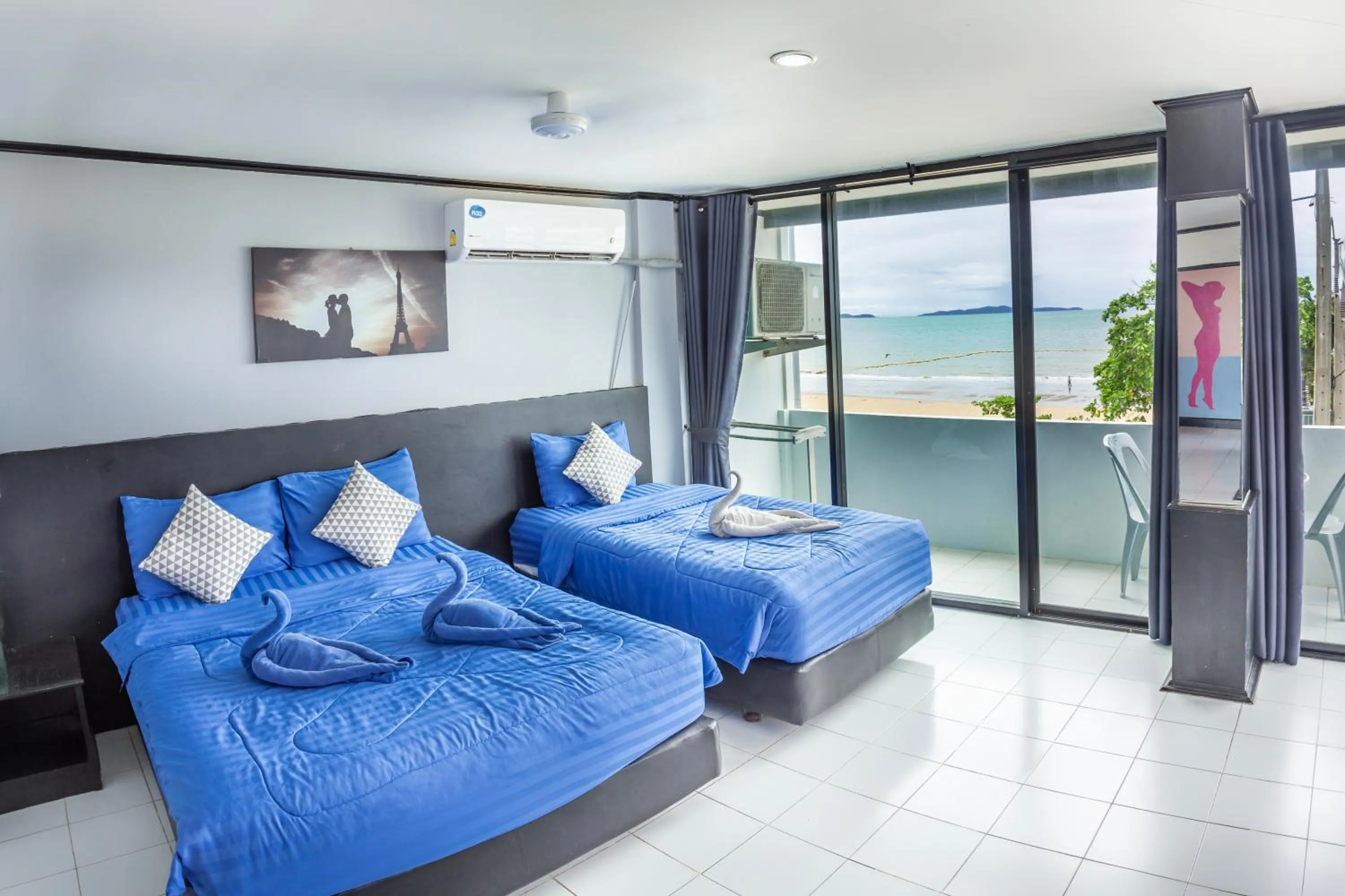 Bed in Happy Jomtien - Beachfront