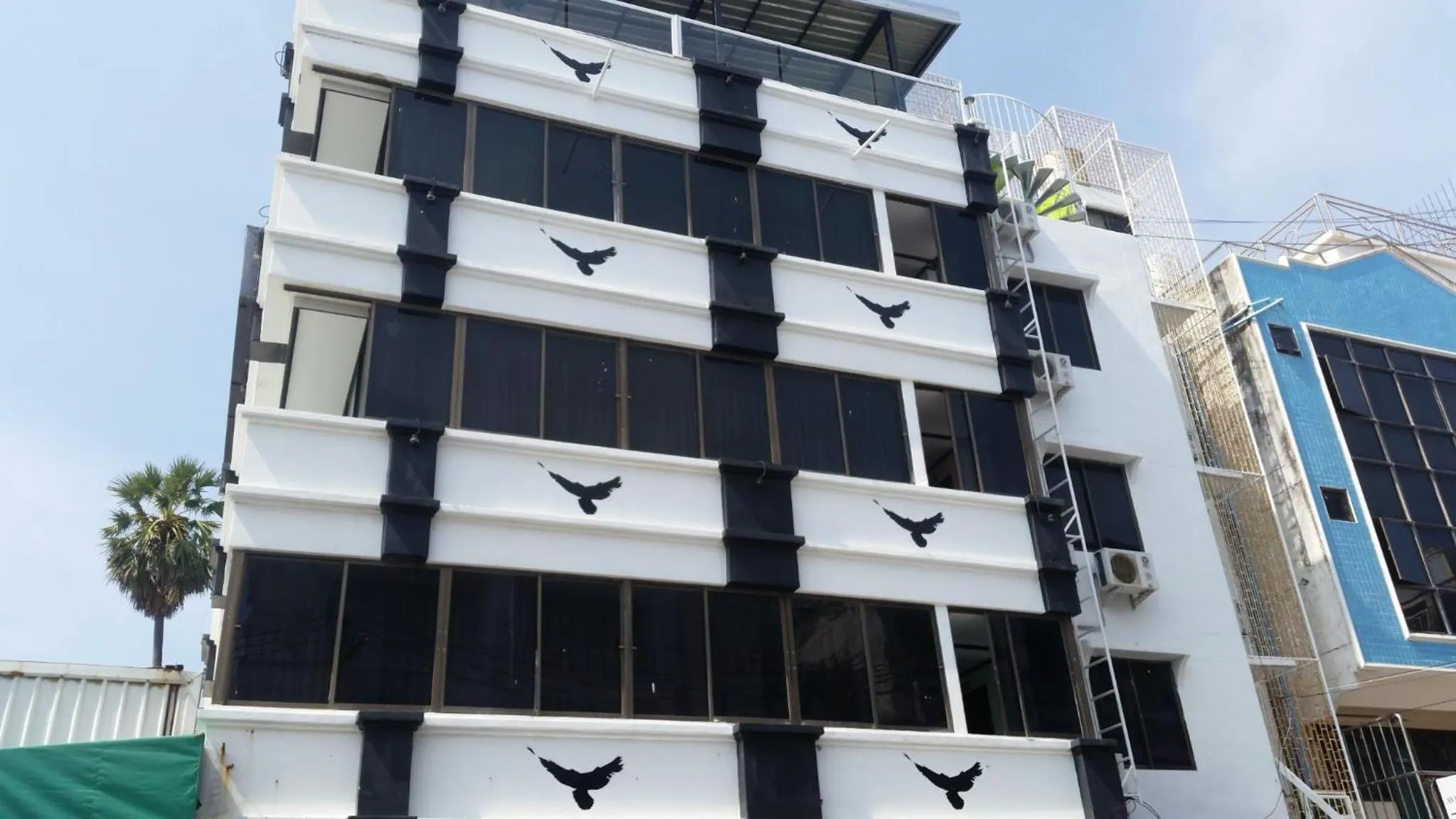 Property building in Happy Jomtien - Beachfront