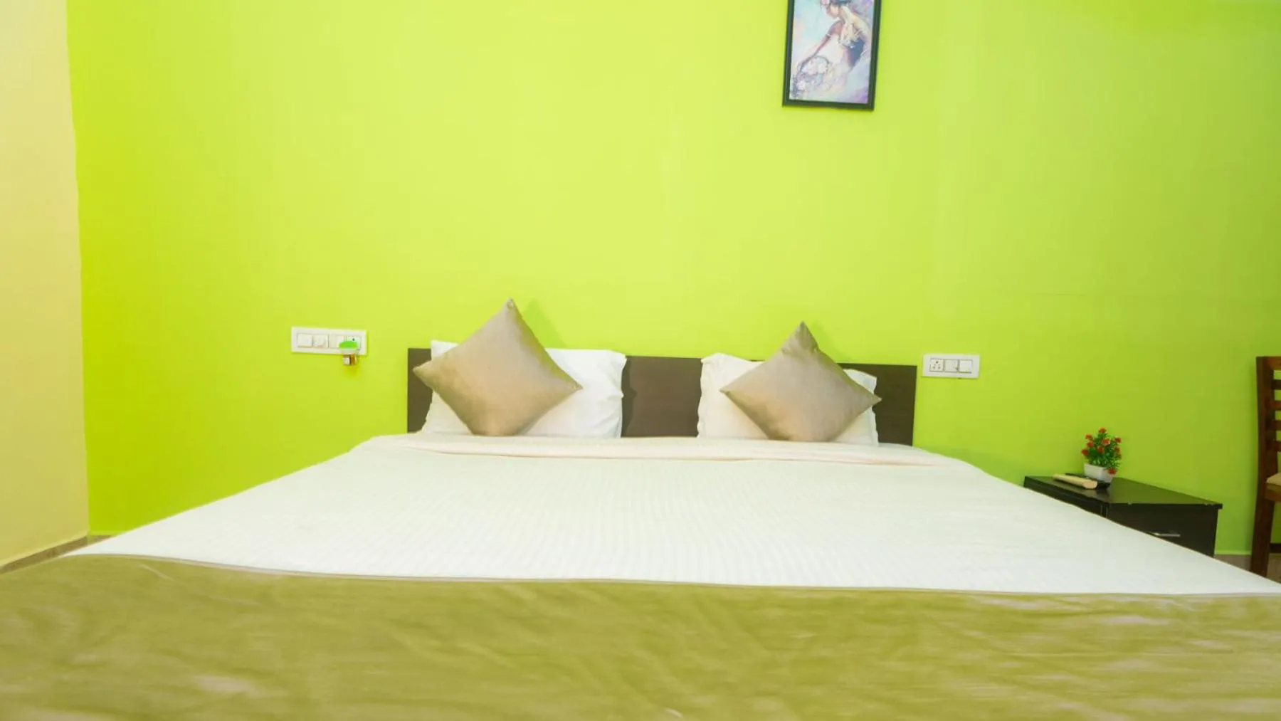 Bed in Hotel Spring Height Hotels Near Mall De Goa