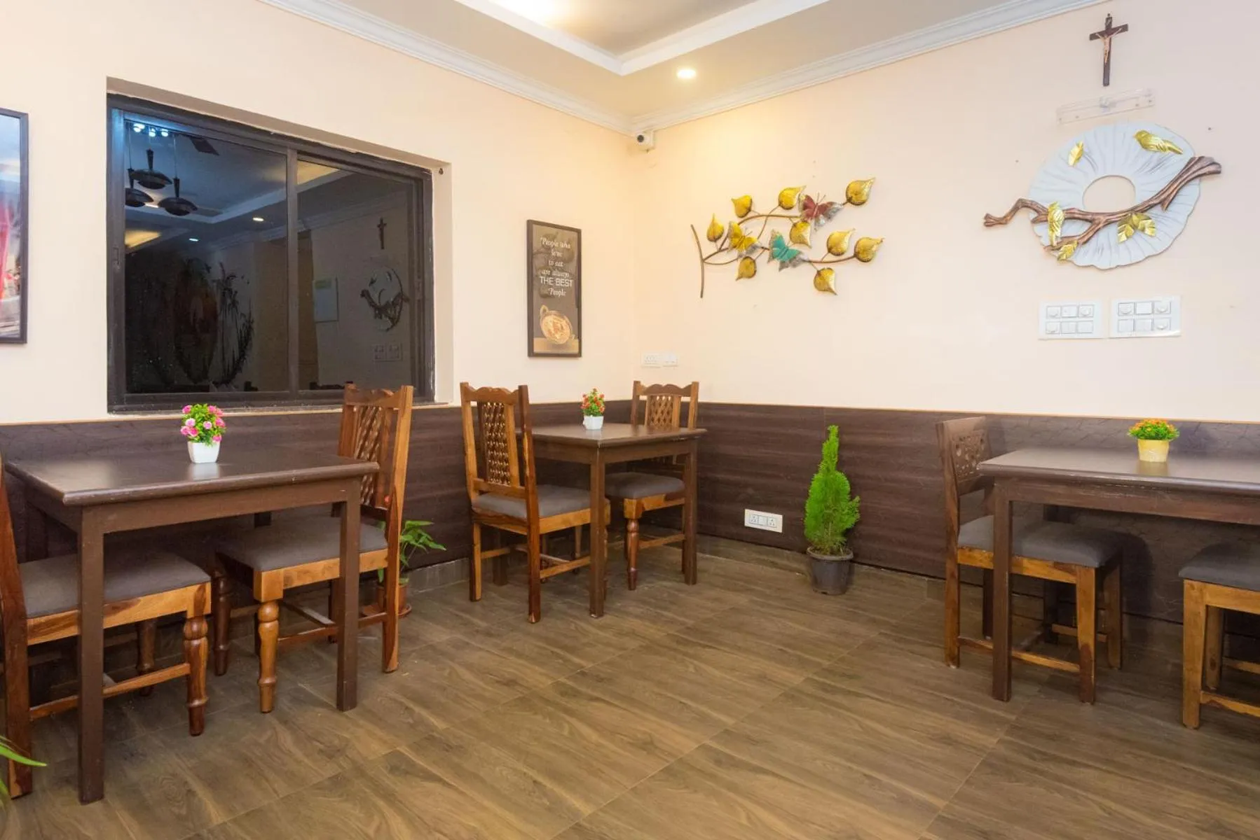 Restaurant/places to eat in Hotel Spring Height Hotels Near Mall De Goa