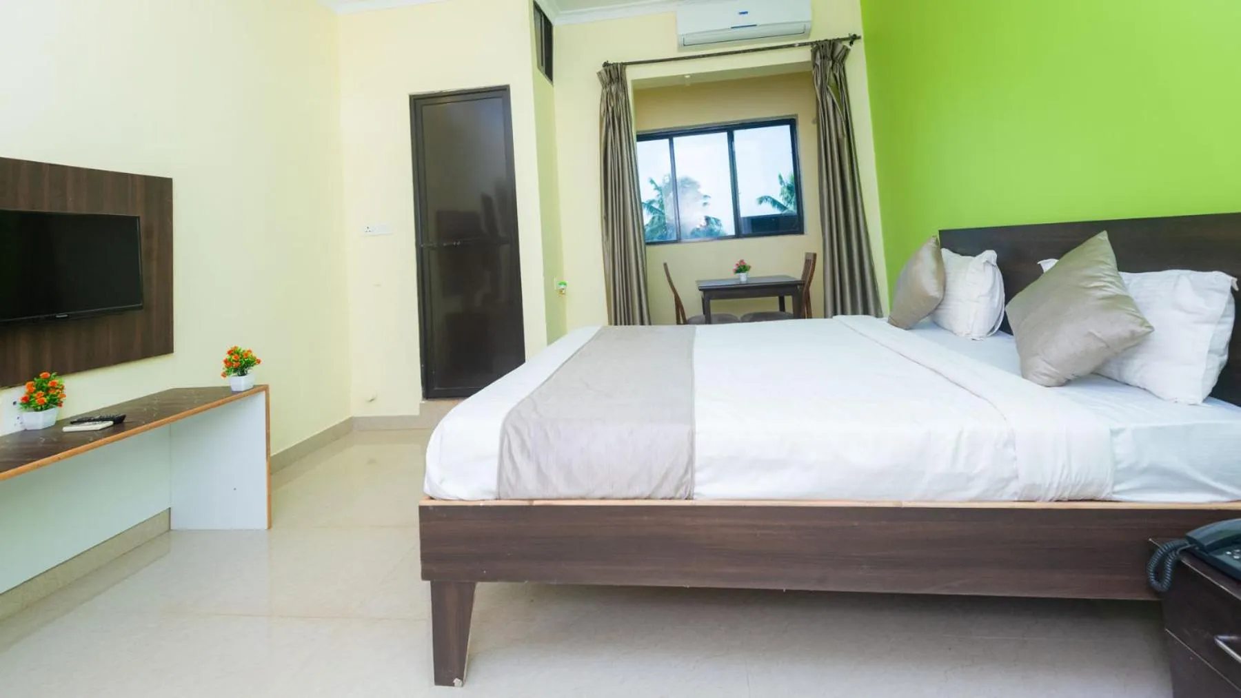 Dining area, Bed in Hotel Spring Height Hotels Near Mall De Goa