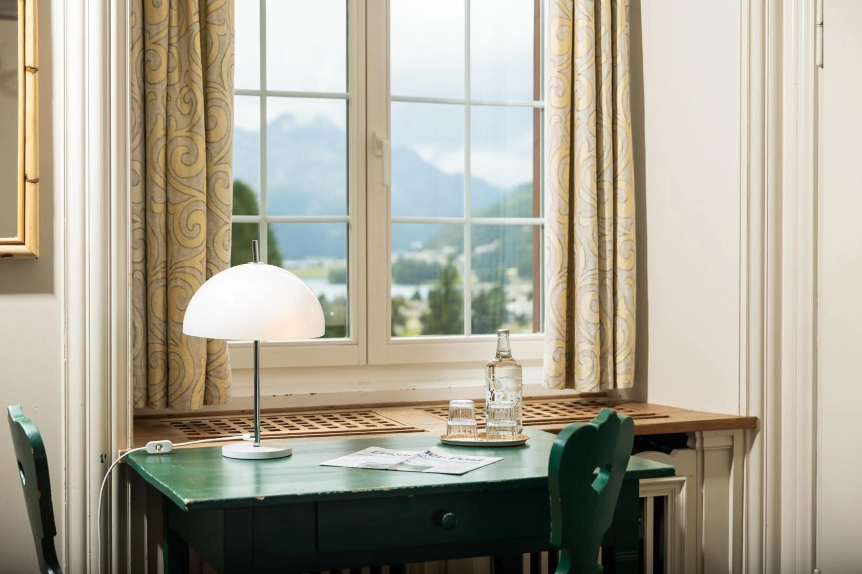 Photo of the whole room in Hotel Chesa Spuondas