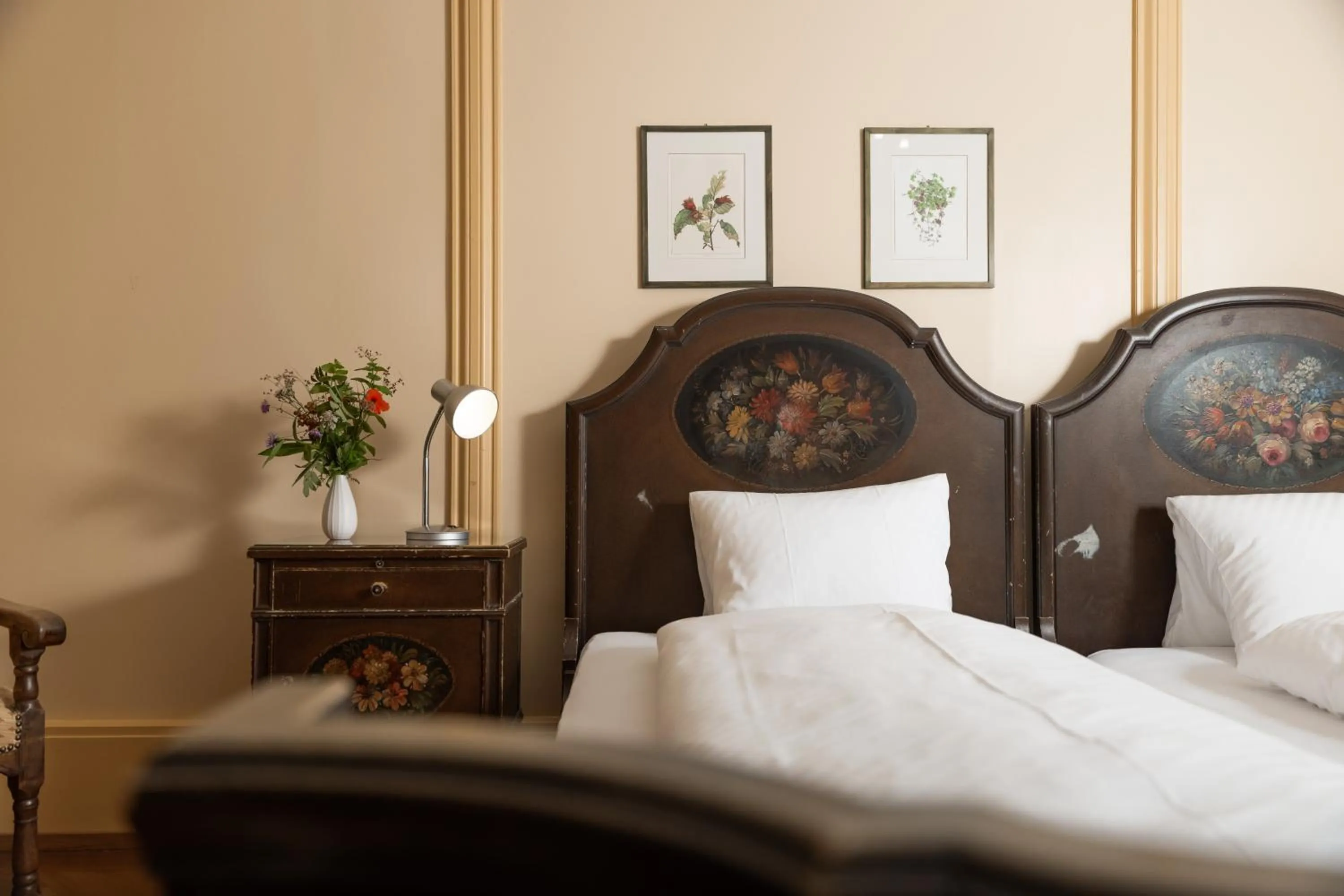 Bed in Hotel Chesa Spuondas