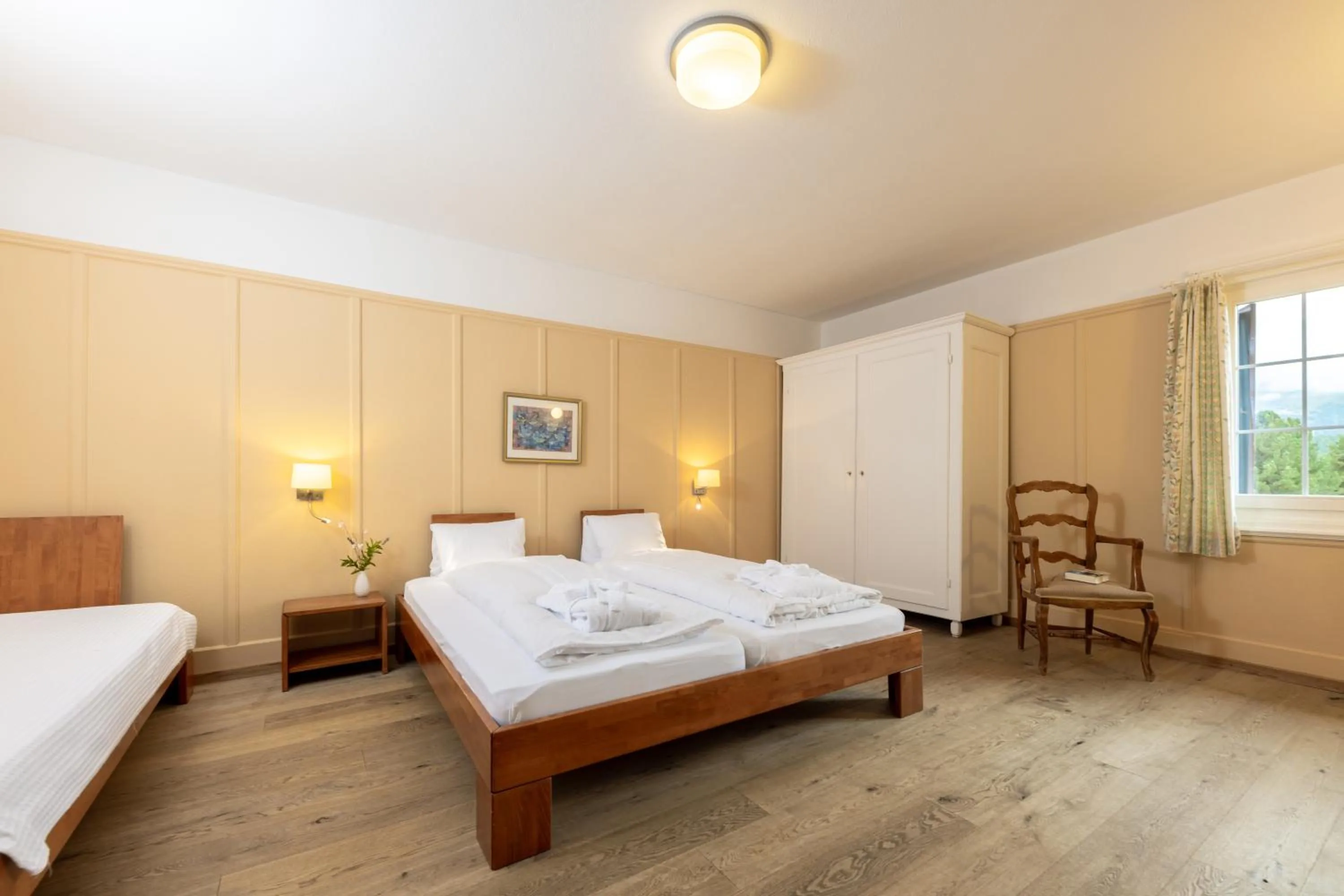 Bed in Hotel Chesa Spuondas