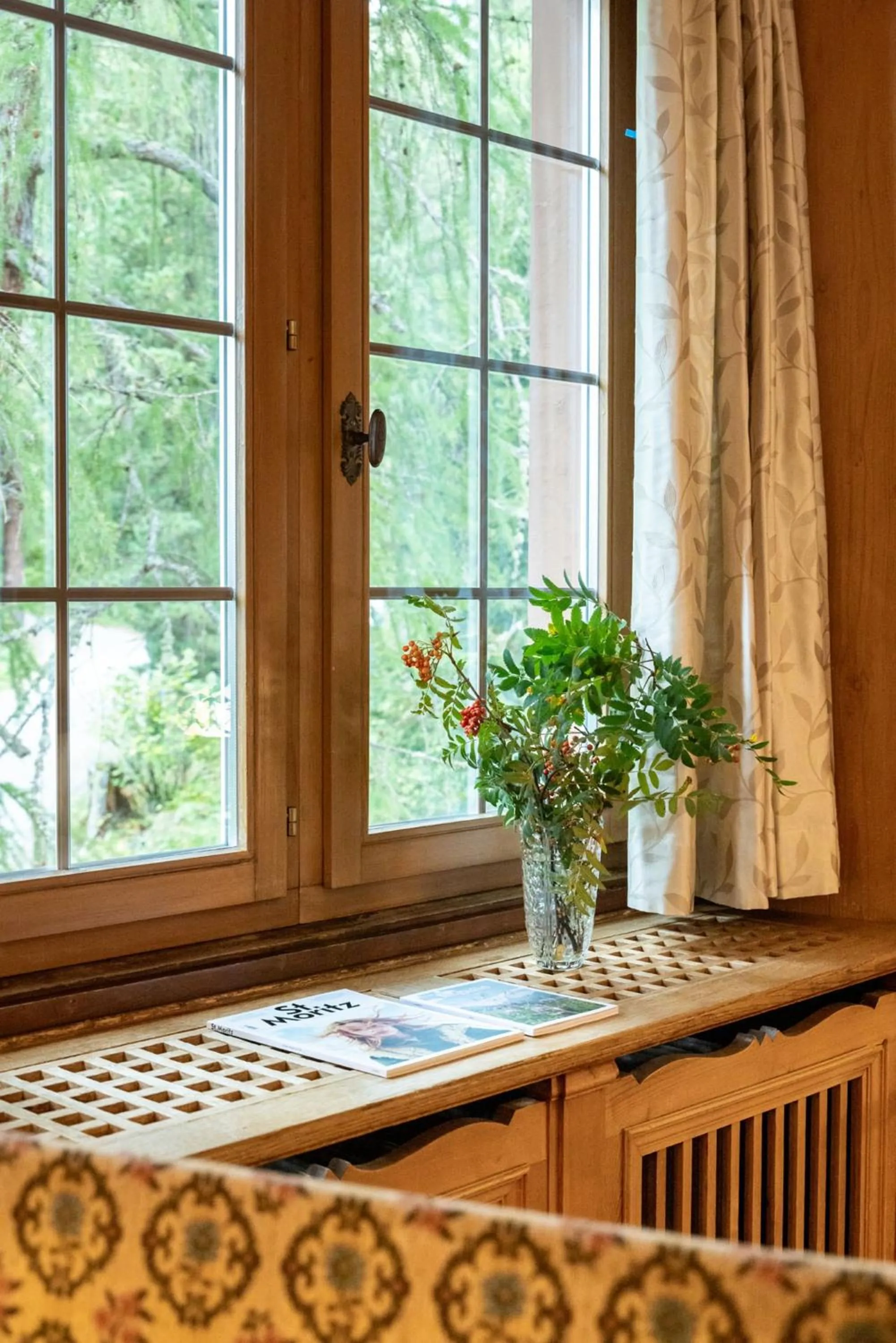 Photo of the whole room in Hotel Chesa Spuondas