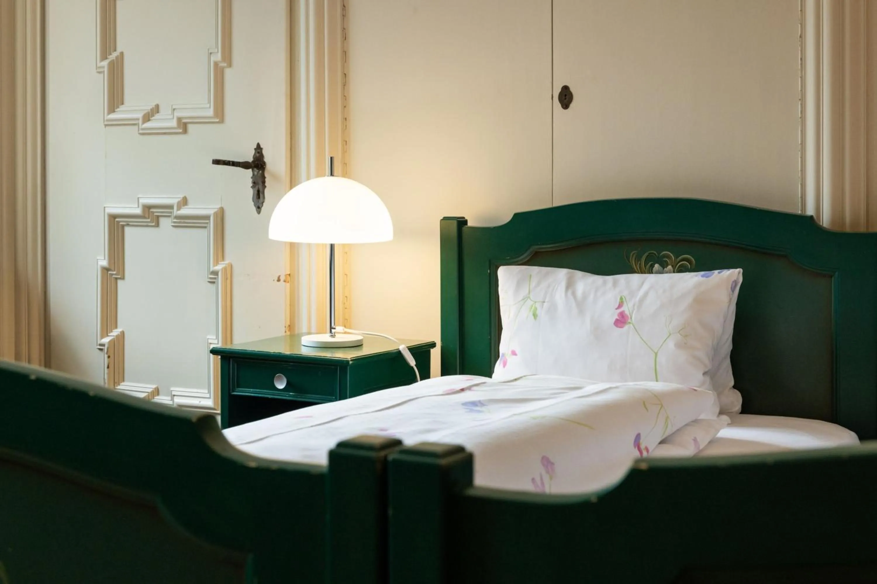 Bed in Hotel Chesa Spuondas