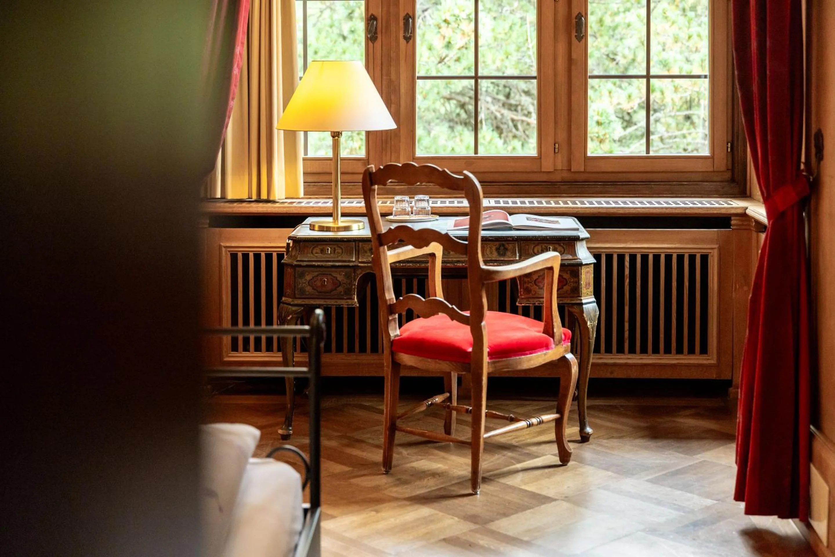 Living room in Hotel Chesa Spuondas