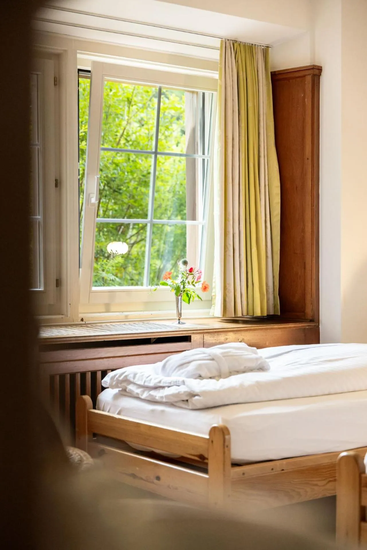 Bed in Hotel Chesa Spuondas