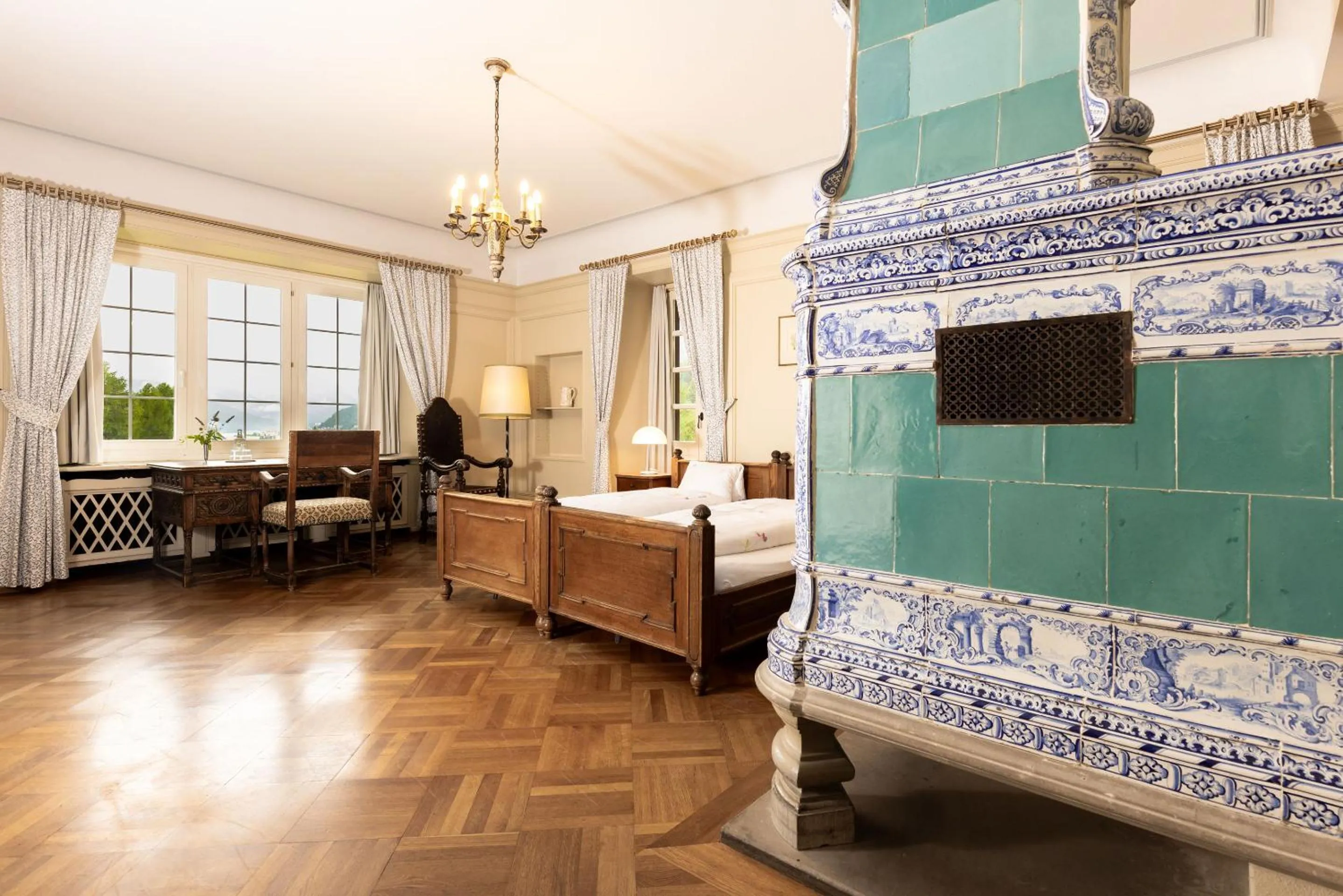 Bed in Hotel Chesa Spuondas