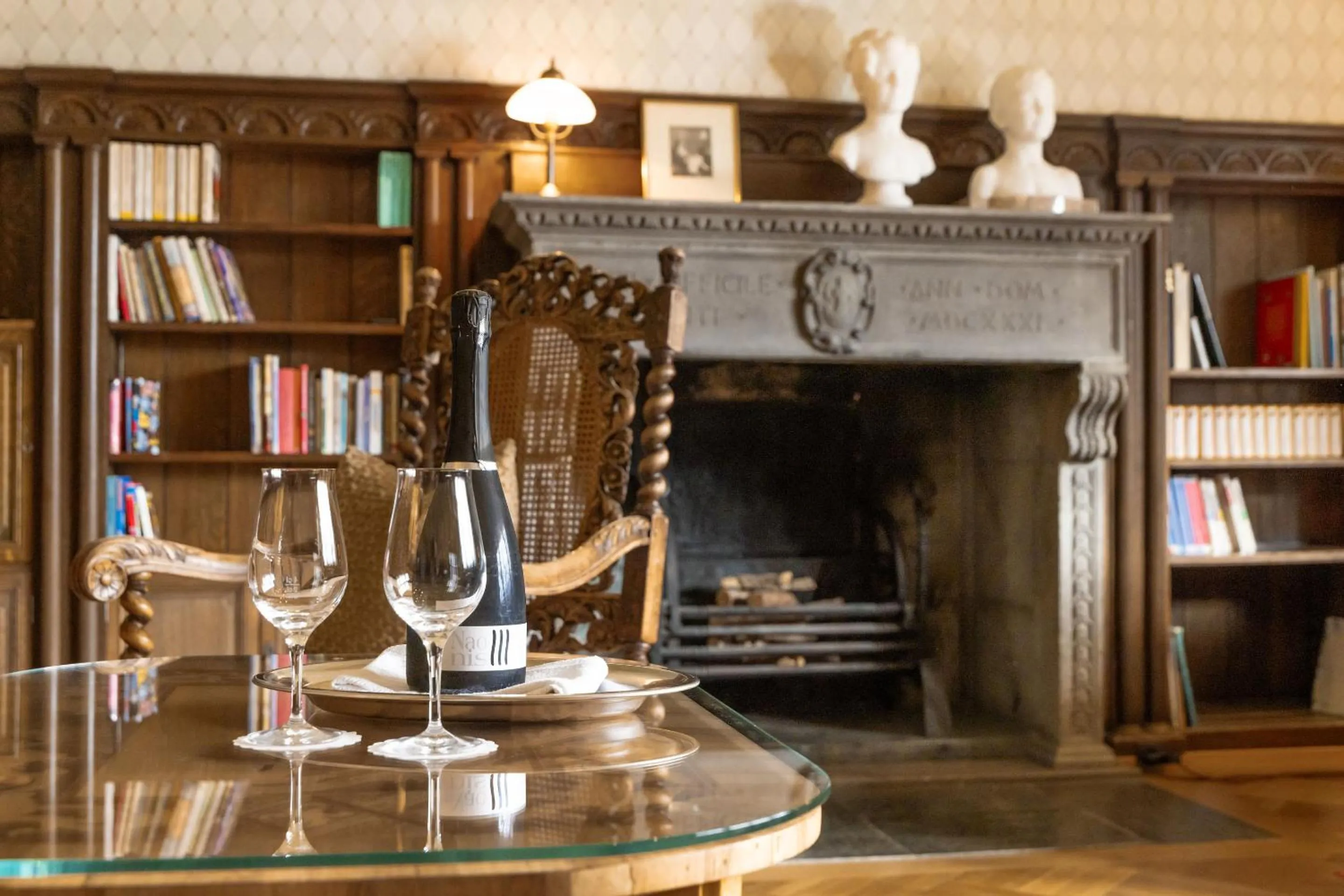 Library in Hotel Chesa Spuondas