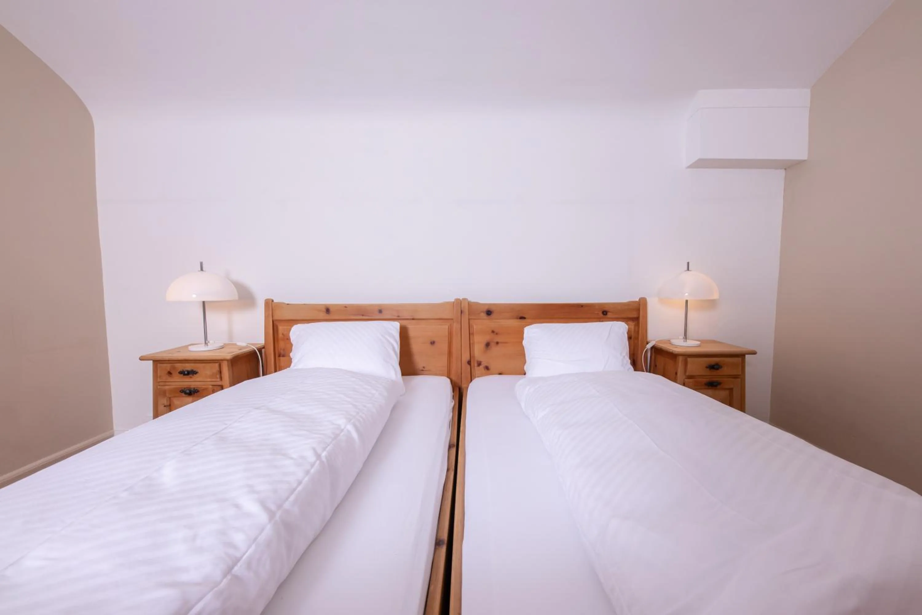 Bed in Hotel Chesa Spuondas