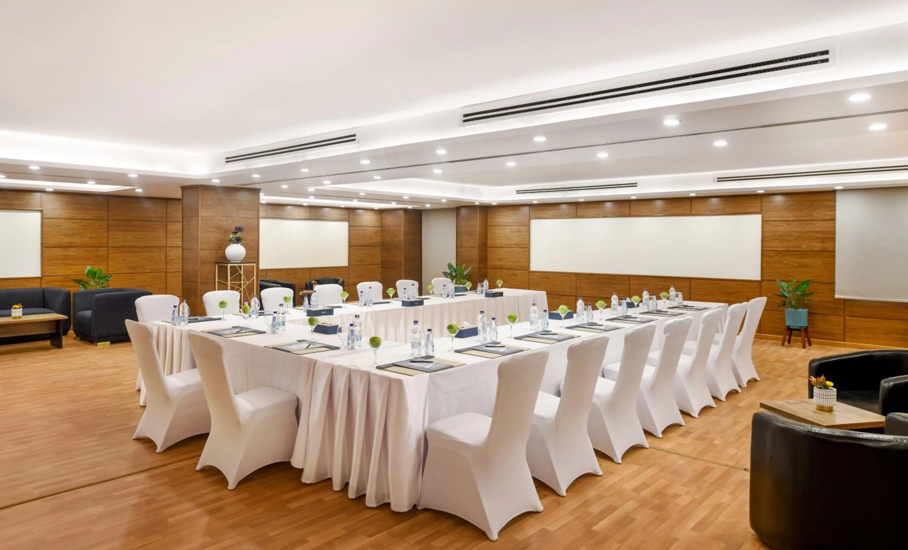 Coffee/tea facilities in Tolip Gardens Hotel