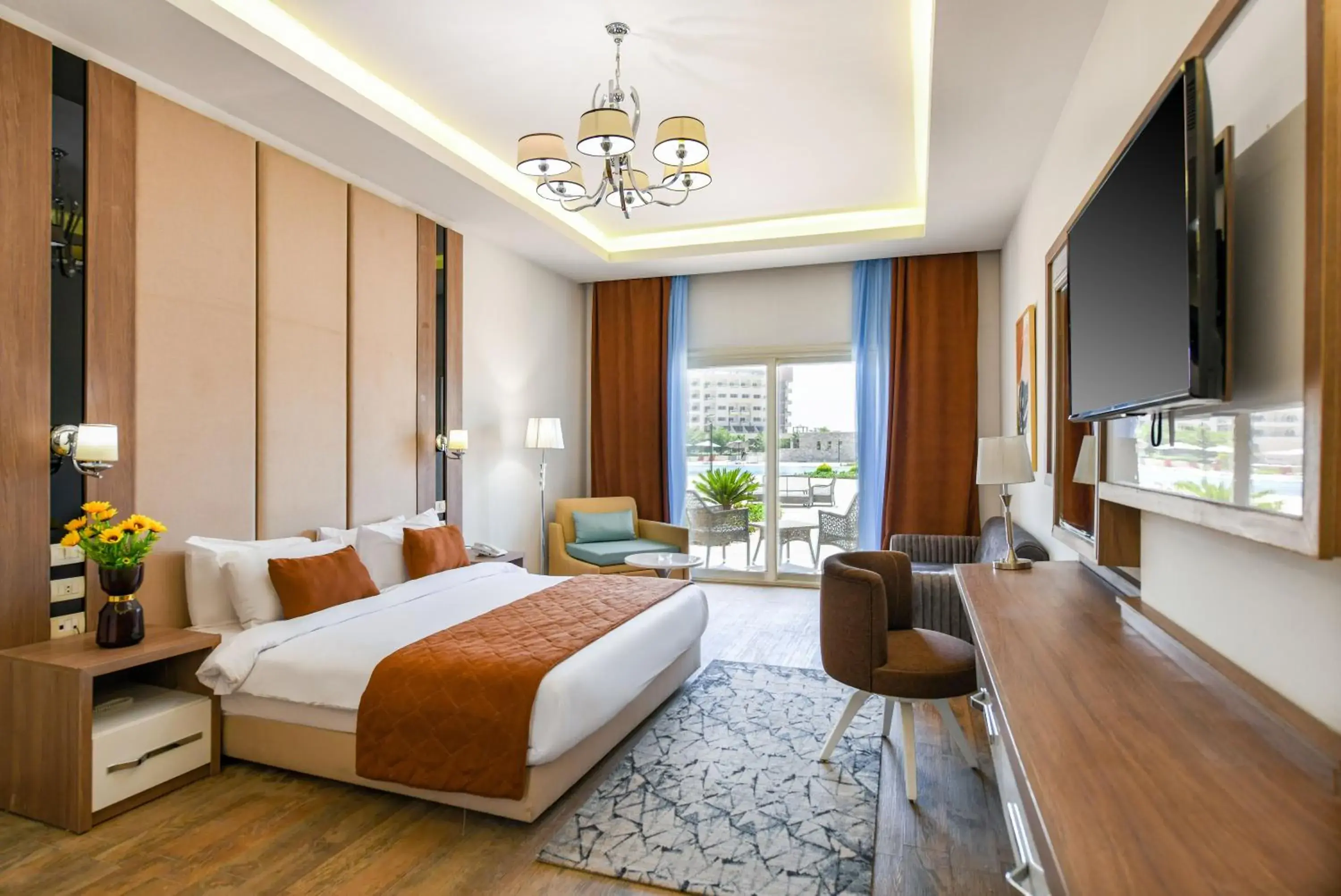 Swimming pool, Bed in Tolip Gardens Hotel Swimming pool, Bed in Tolip Gardens Hotel