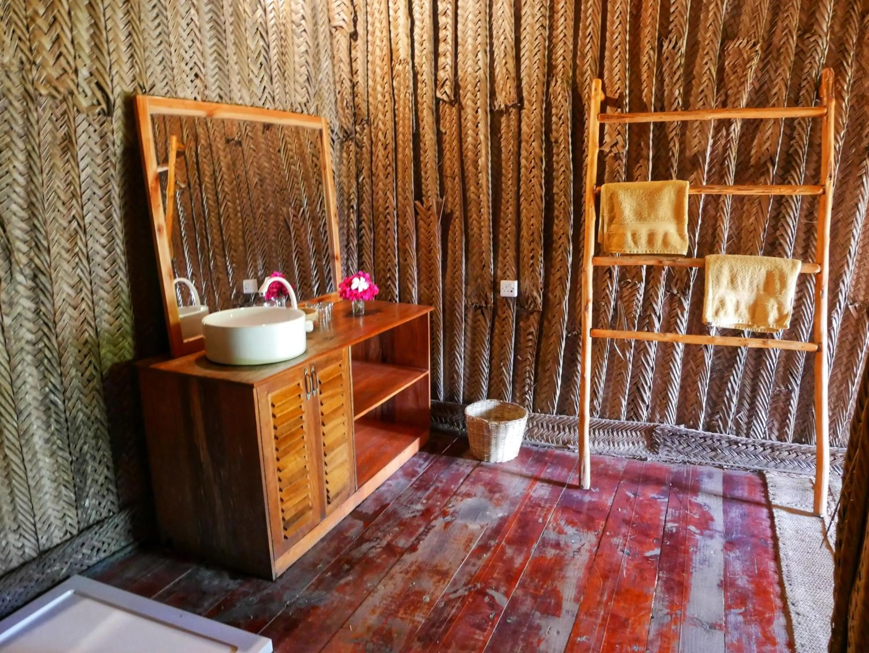Bathroom in COCO REEF ECOLODGE