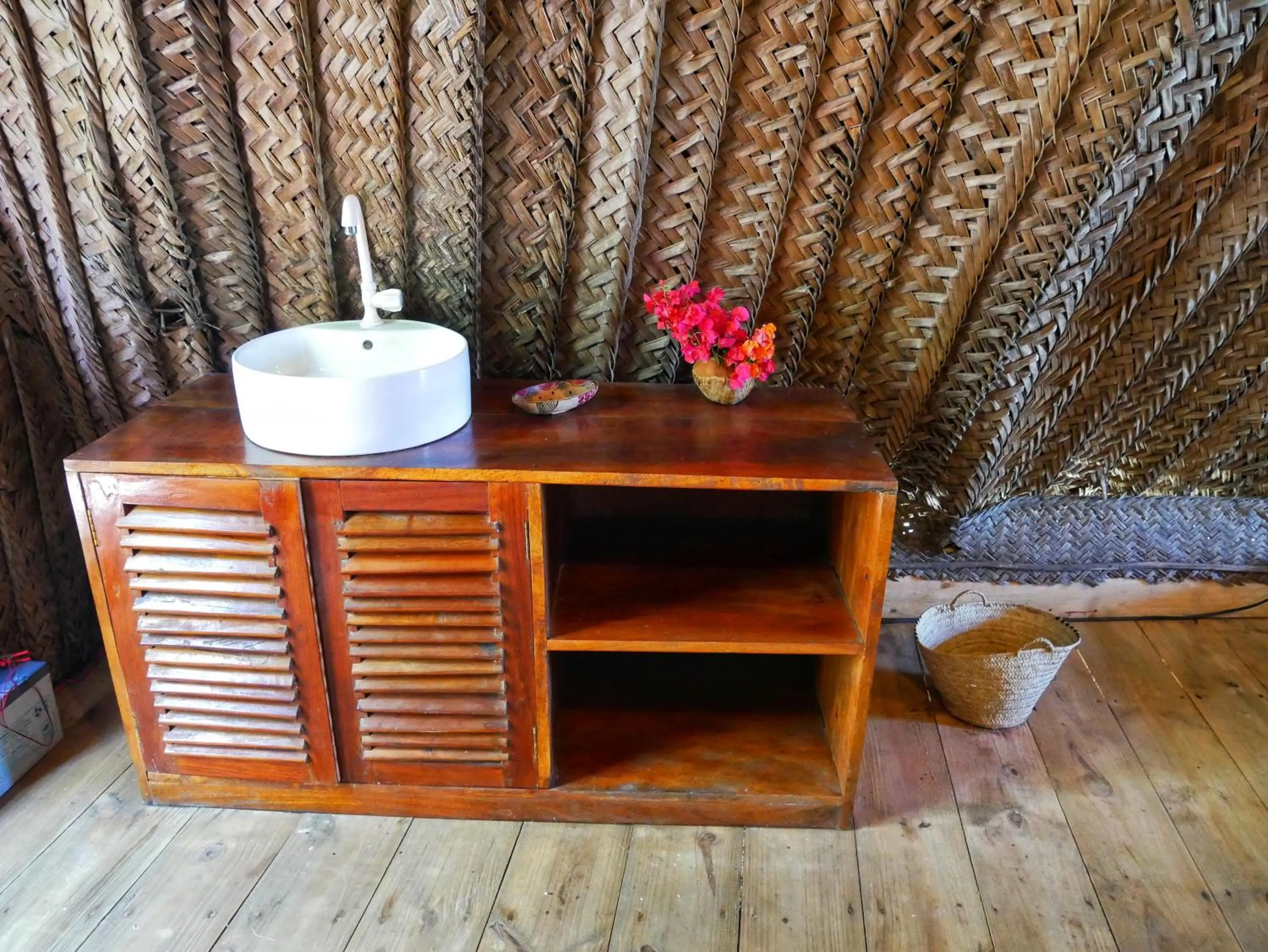 Bathroom in COCO REEF ECOLODGE