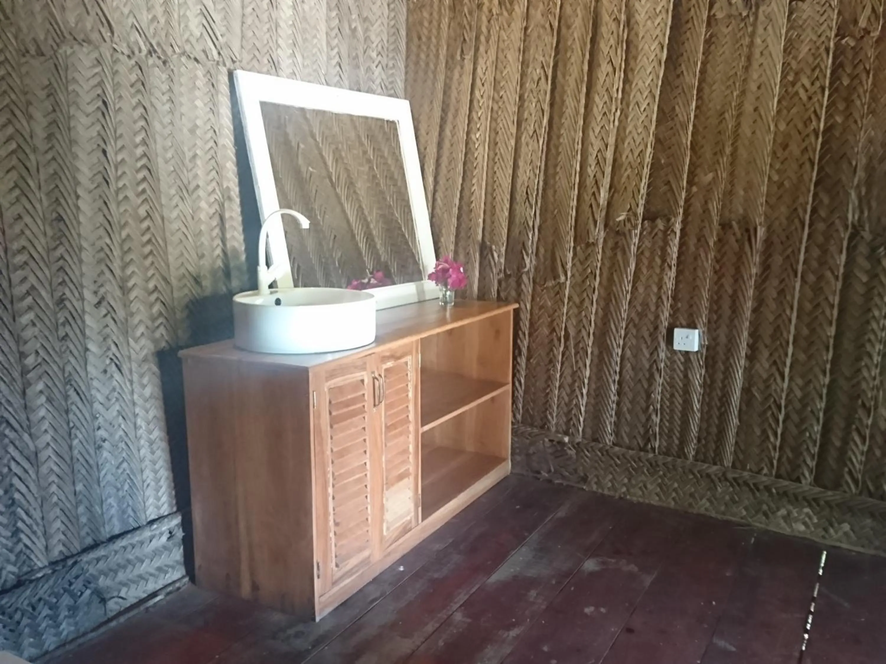 COCO REEF ECOLODGE