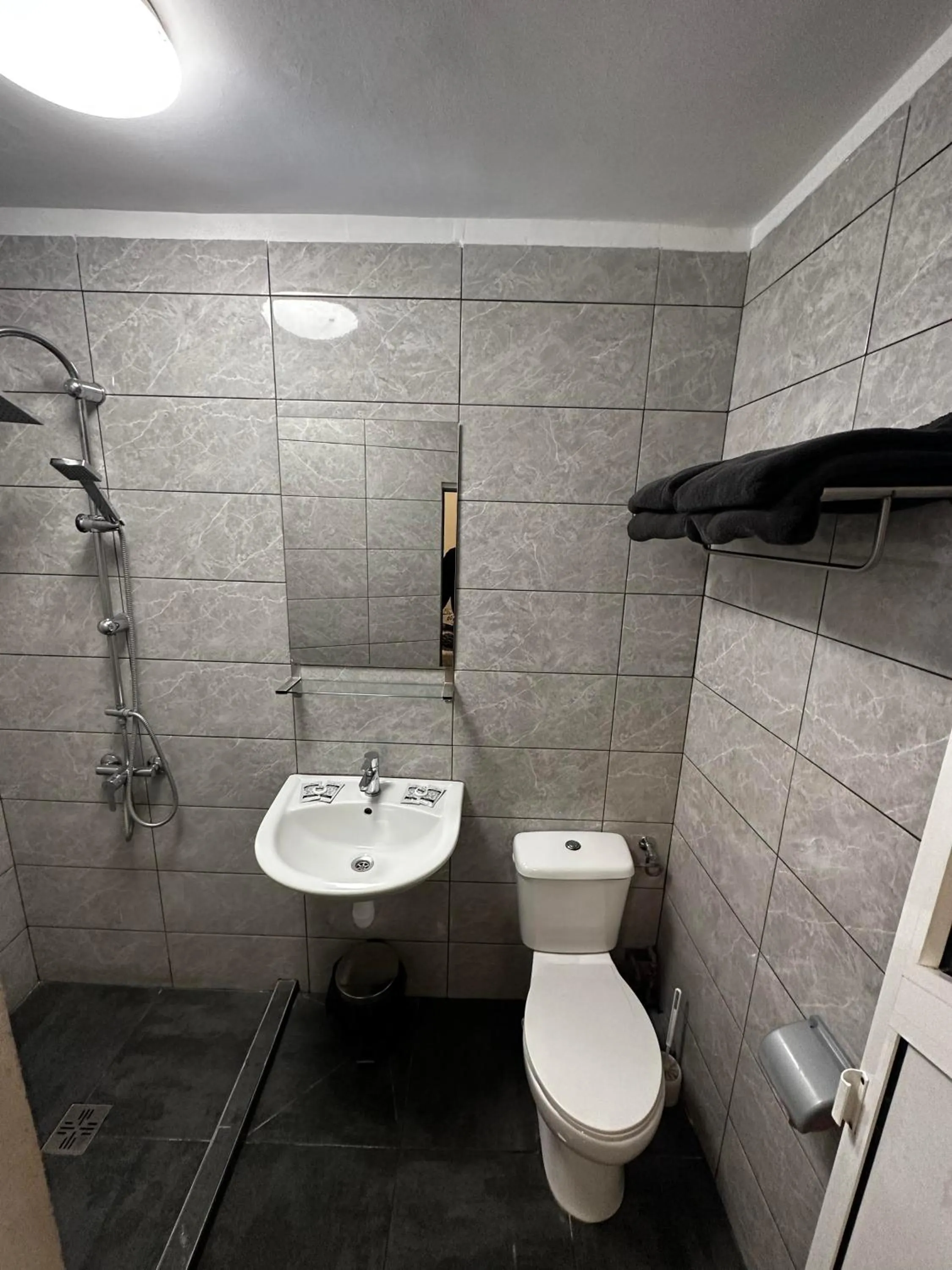 Shower in Casa Bucovineană