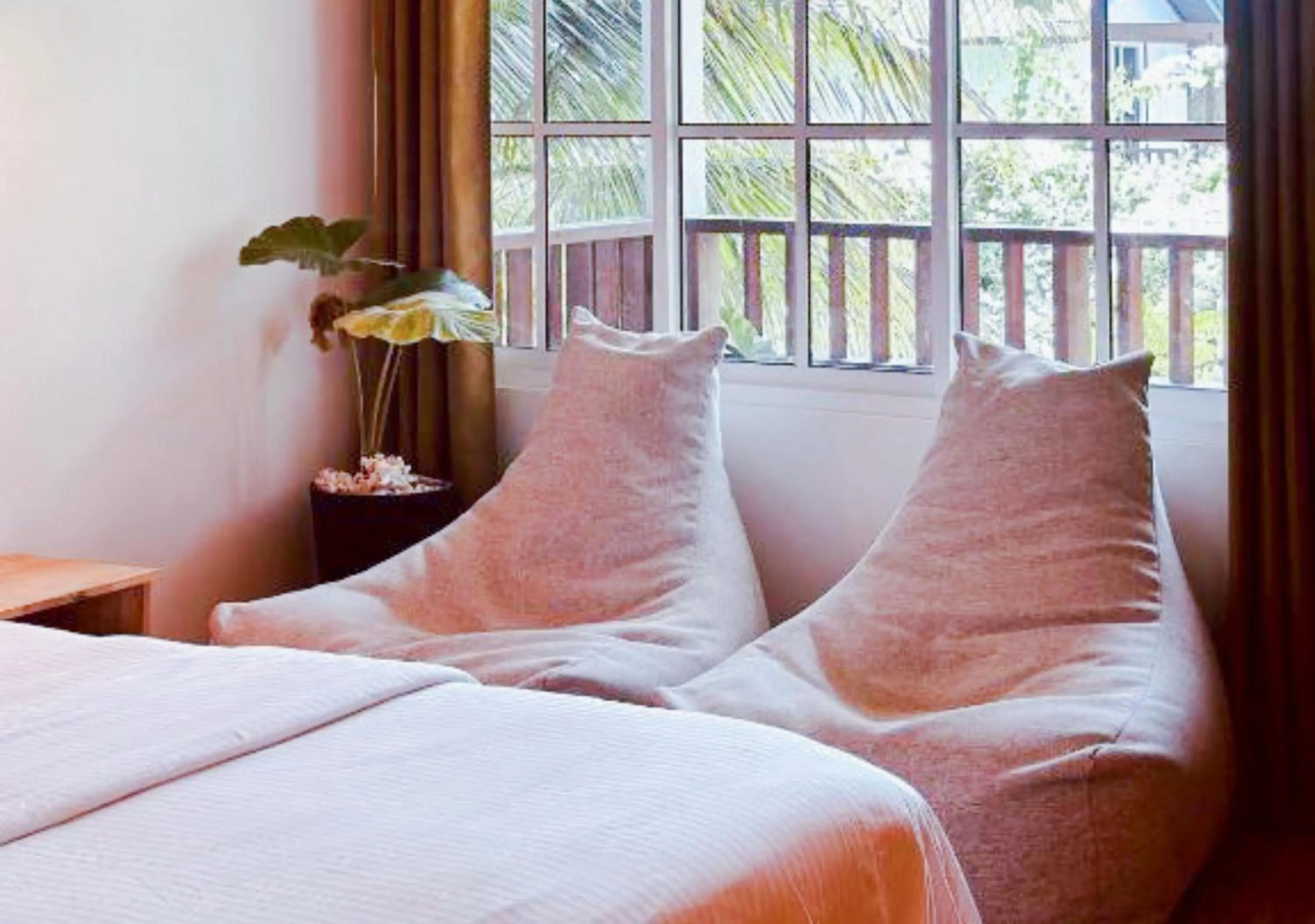 Seating area, Bed in Odi Kamadhoo