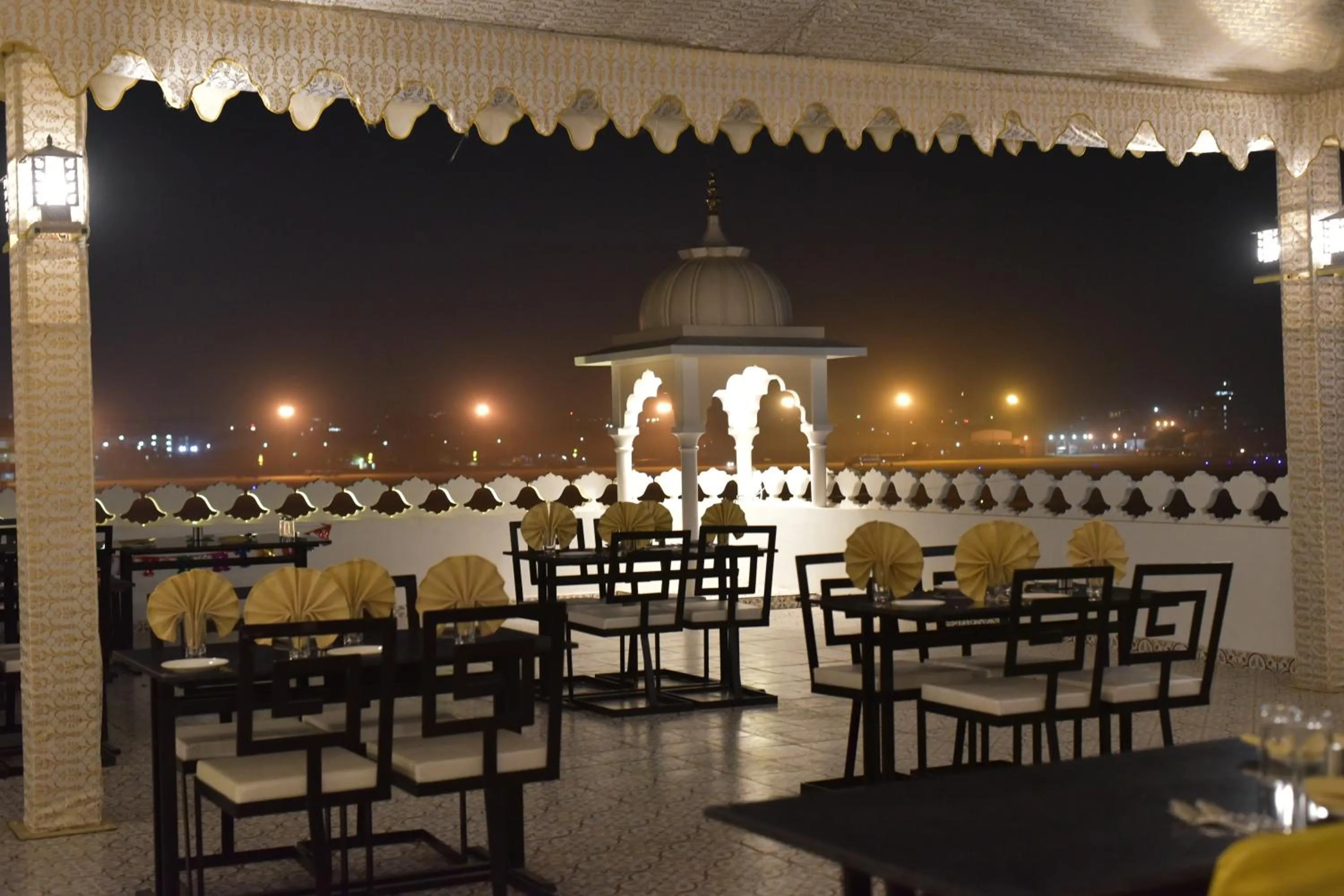 Restaurant/places to eat in Hotel Siddharsh Heritage