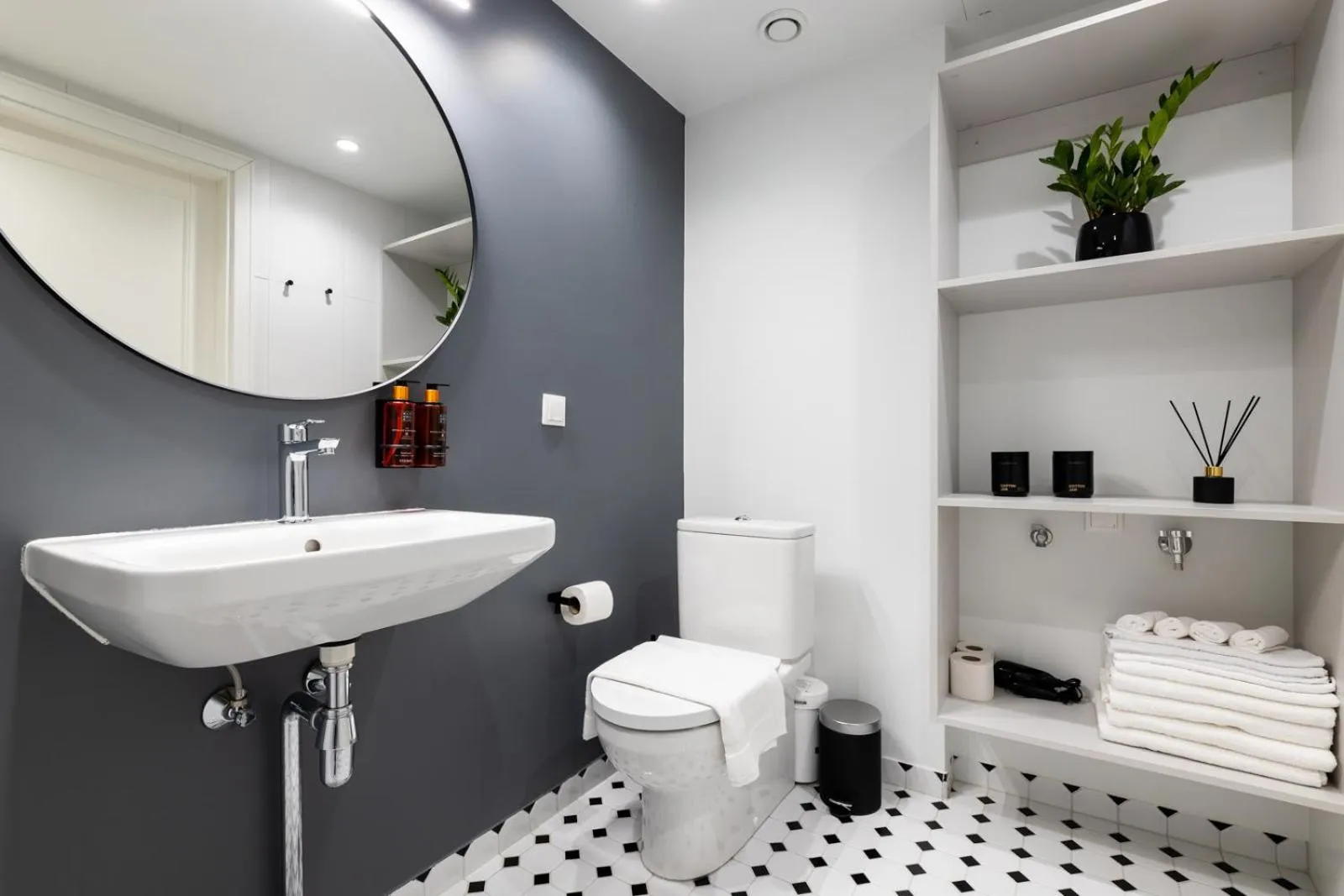 Shower in Bob W Tallinn City Centre - Ambassador