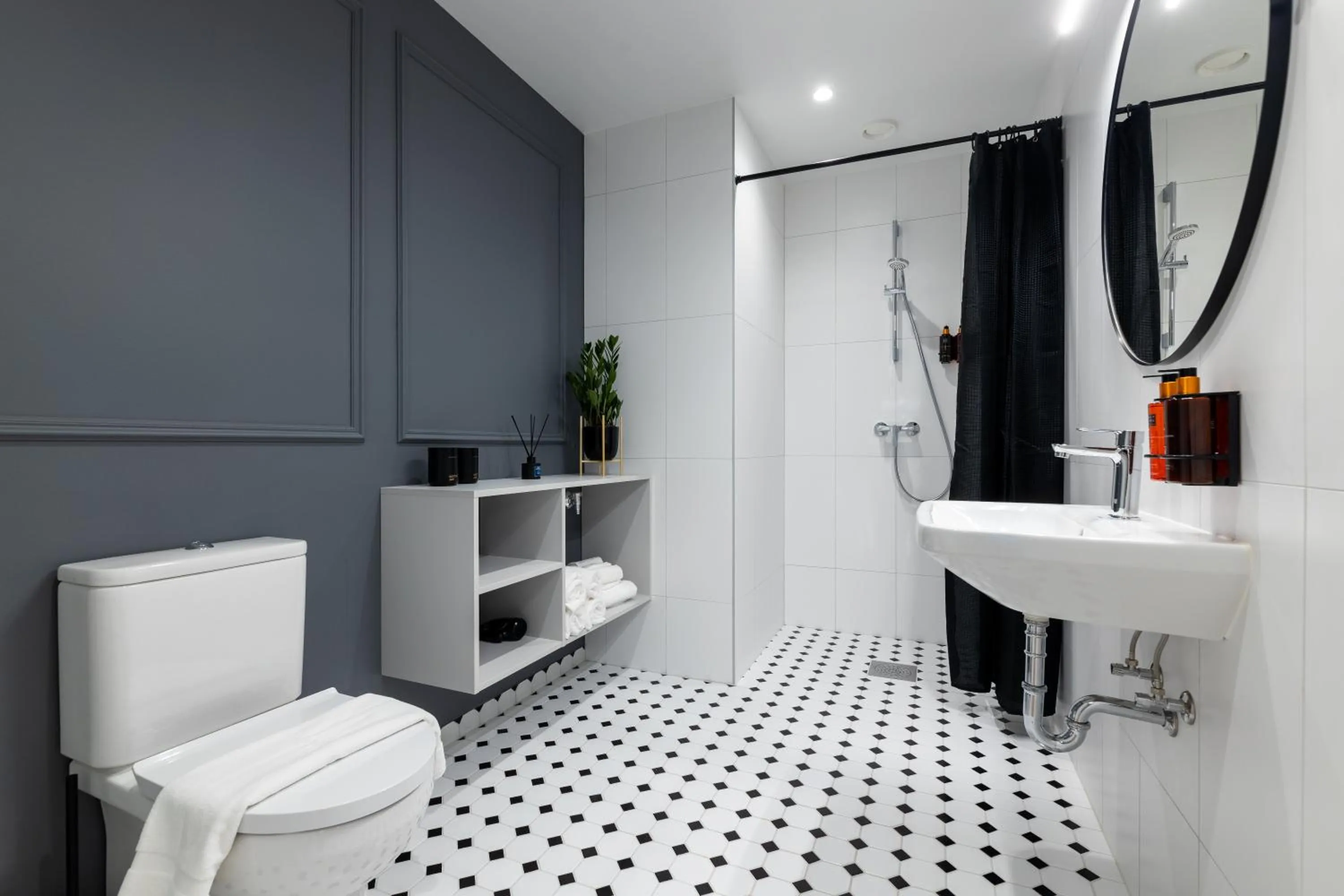 Shower in Bob W Tallinn City Centre - Ambassador