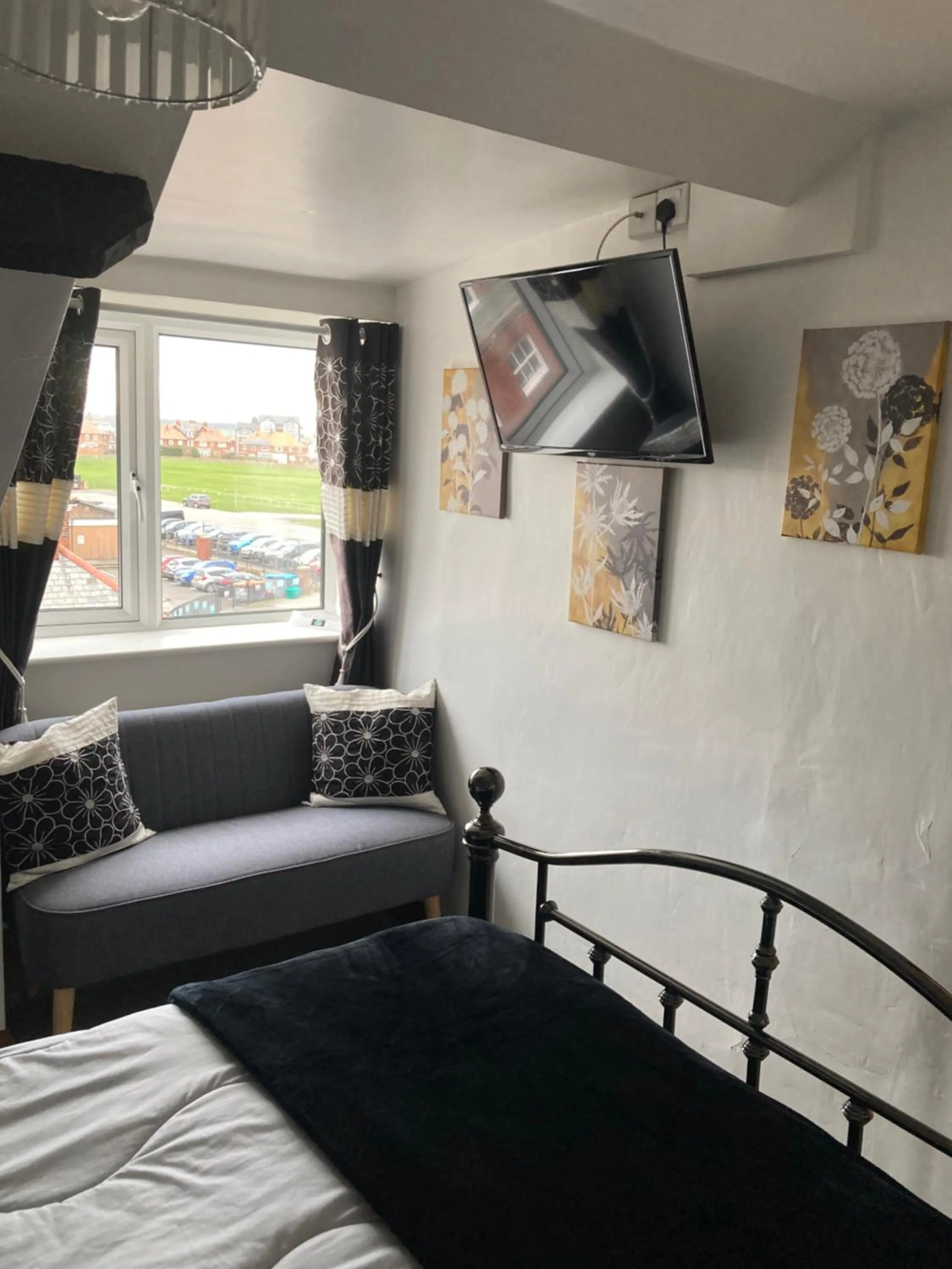 Bedroom, Bed in Ellies Guest House