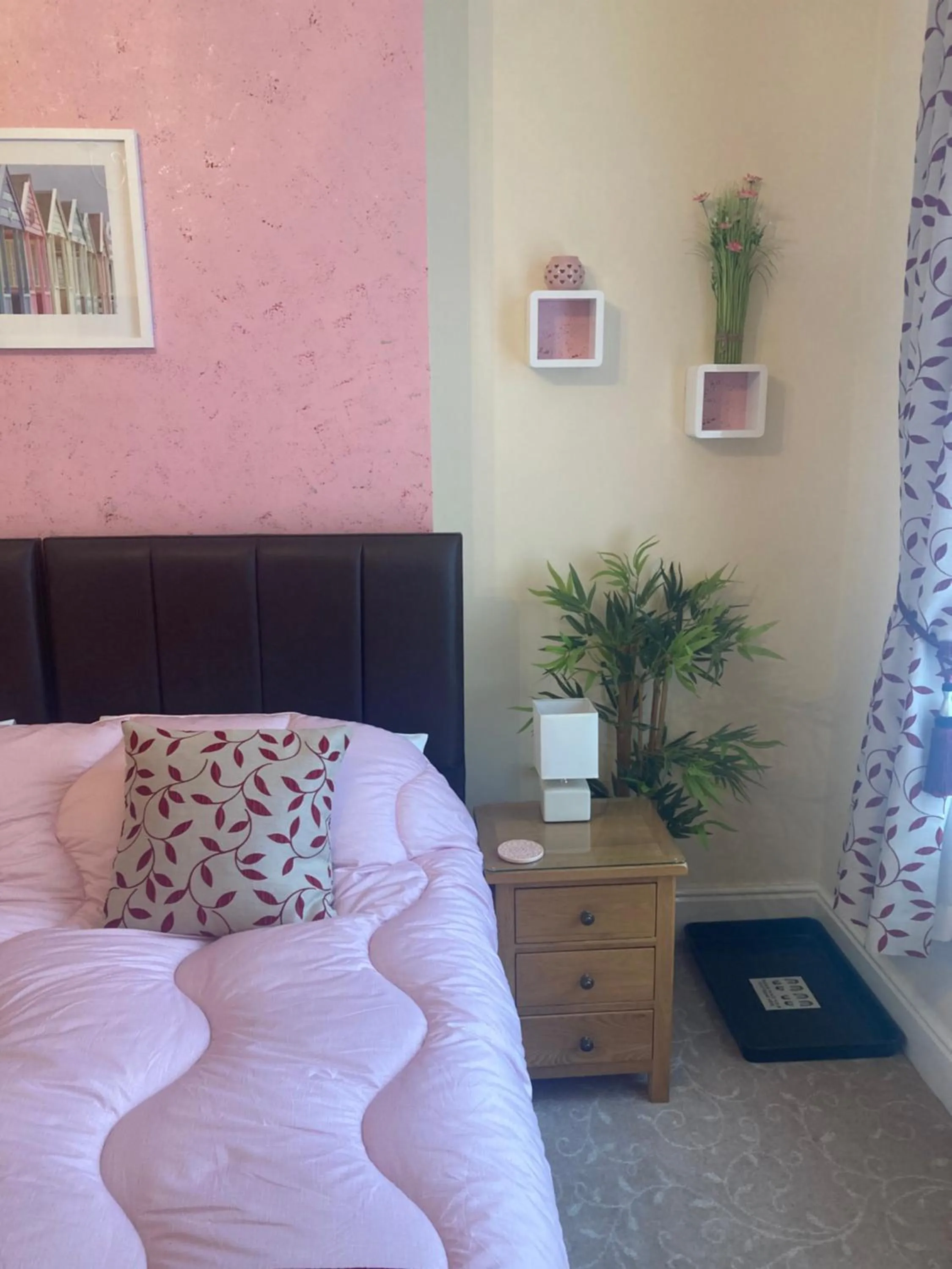 Bed in Ellies Guest House