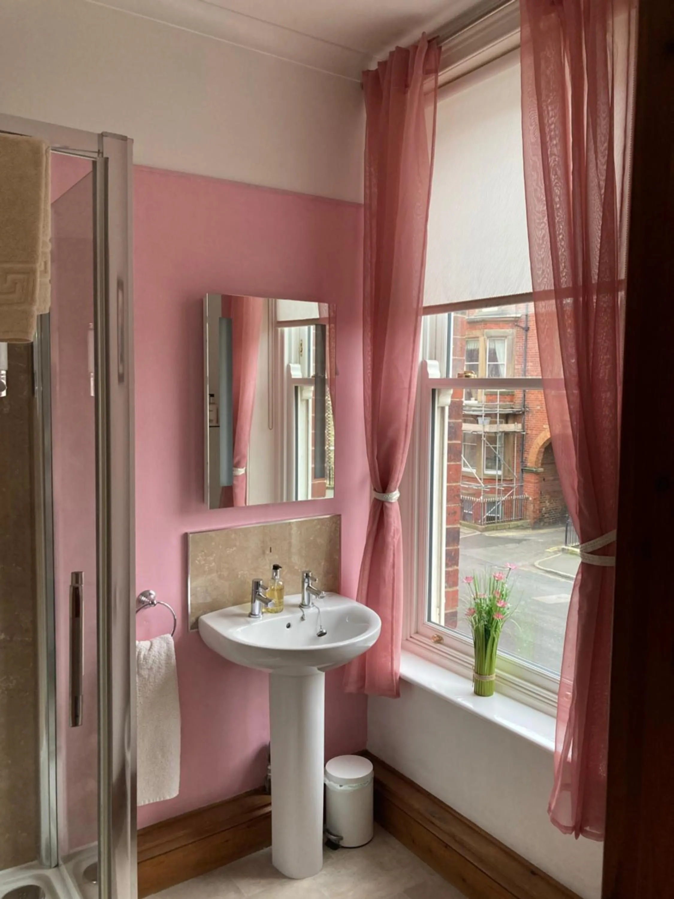 Bathroom in Ellies Guest House