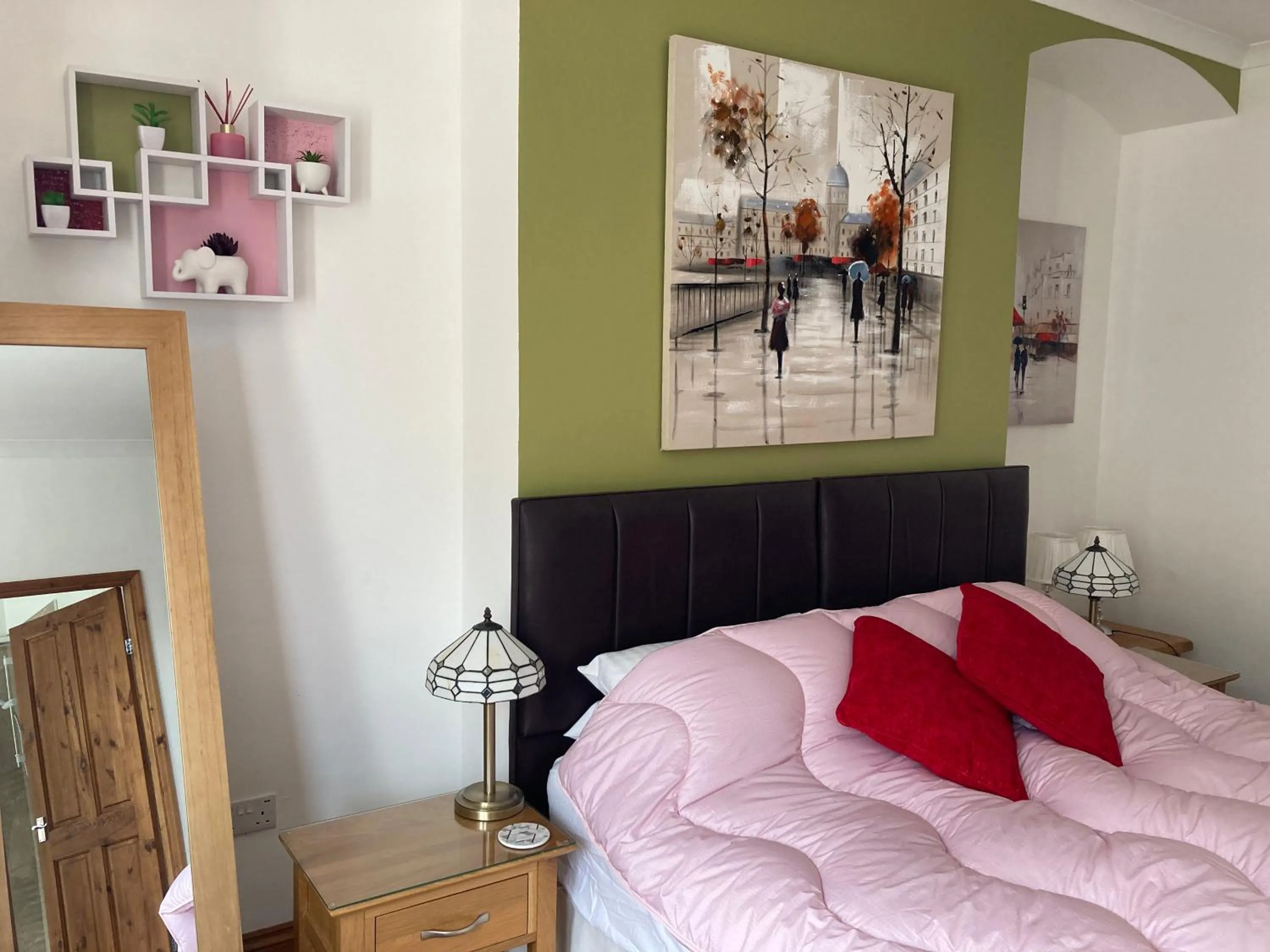 Bed in Ellies Guest House