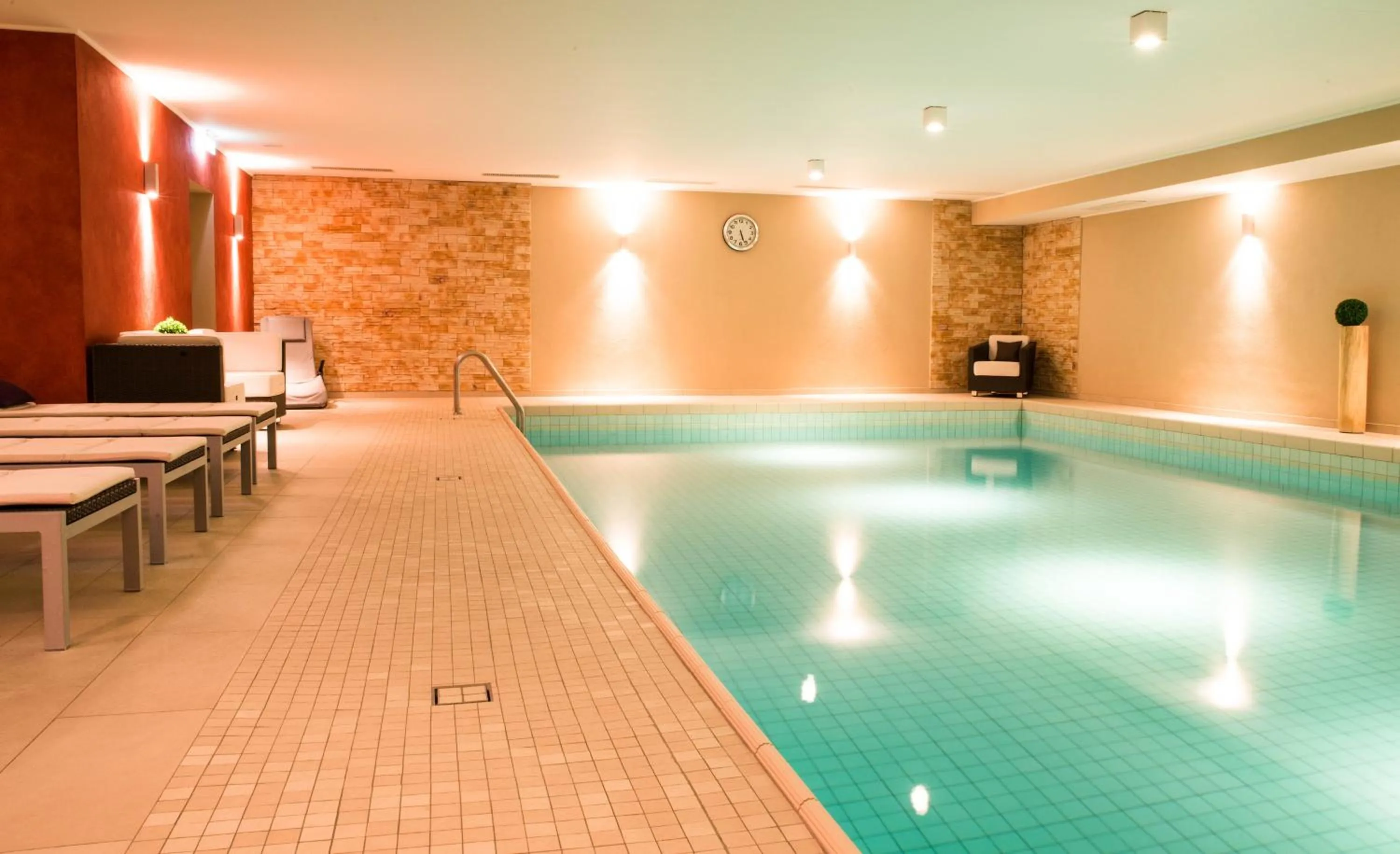 Swimming pool in Hotel Bavaria