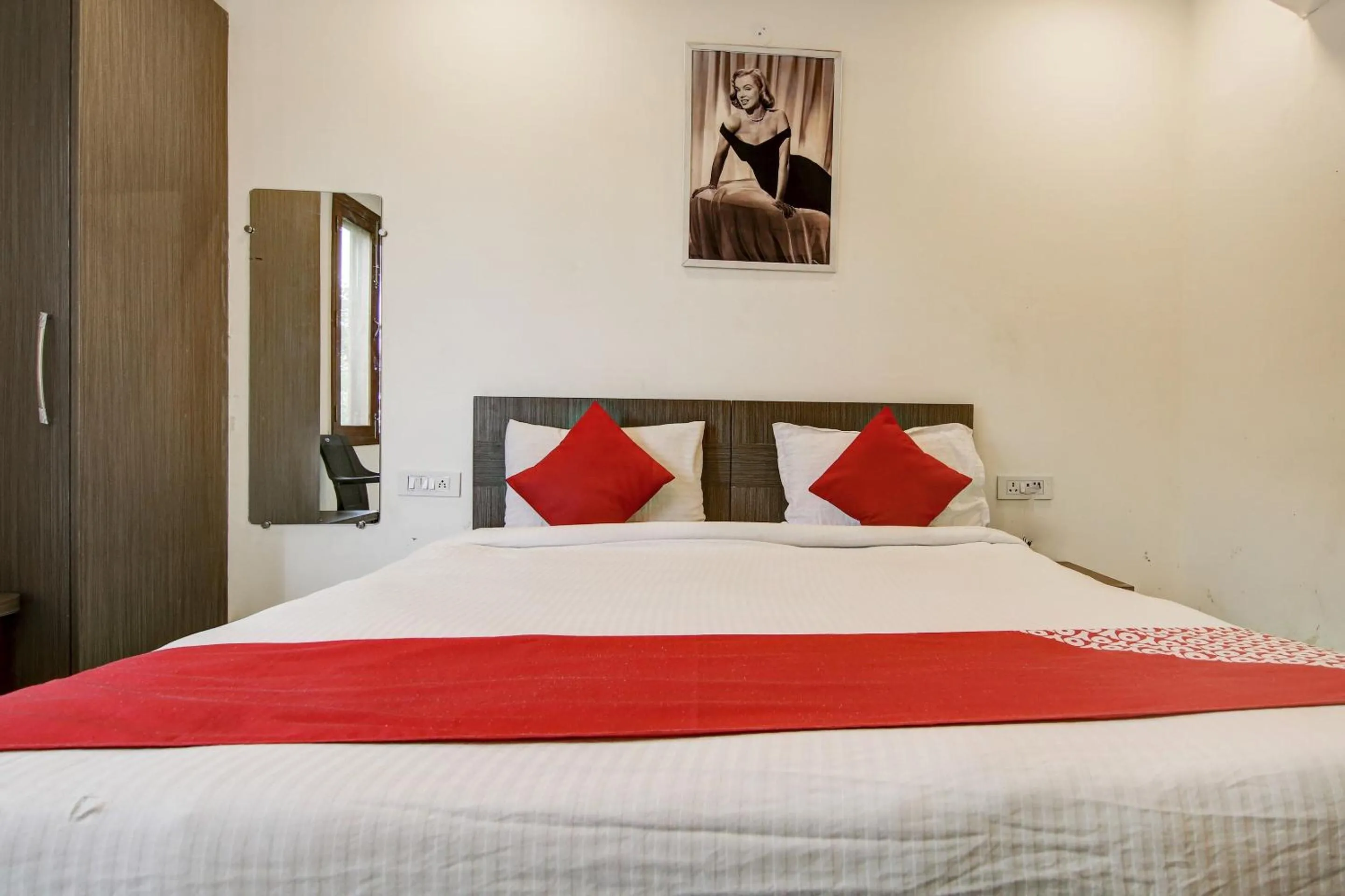 Bedroom, Bed in Hotel O Relax Inn