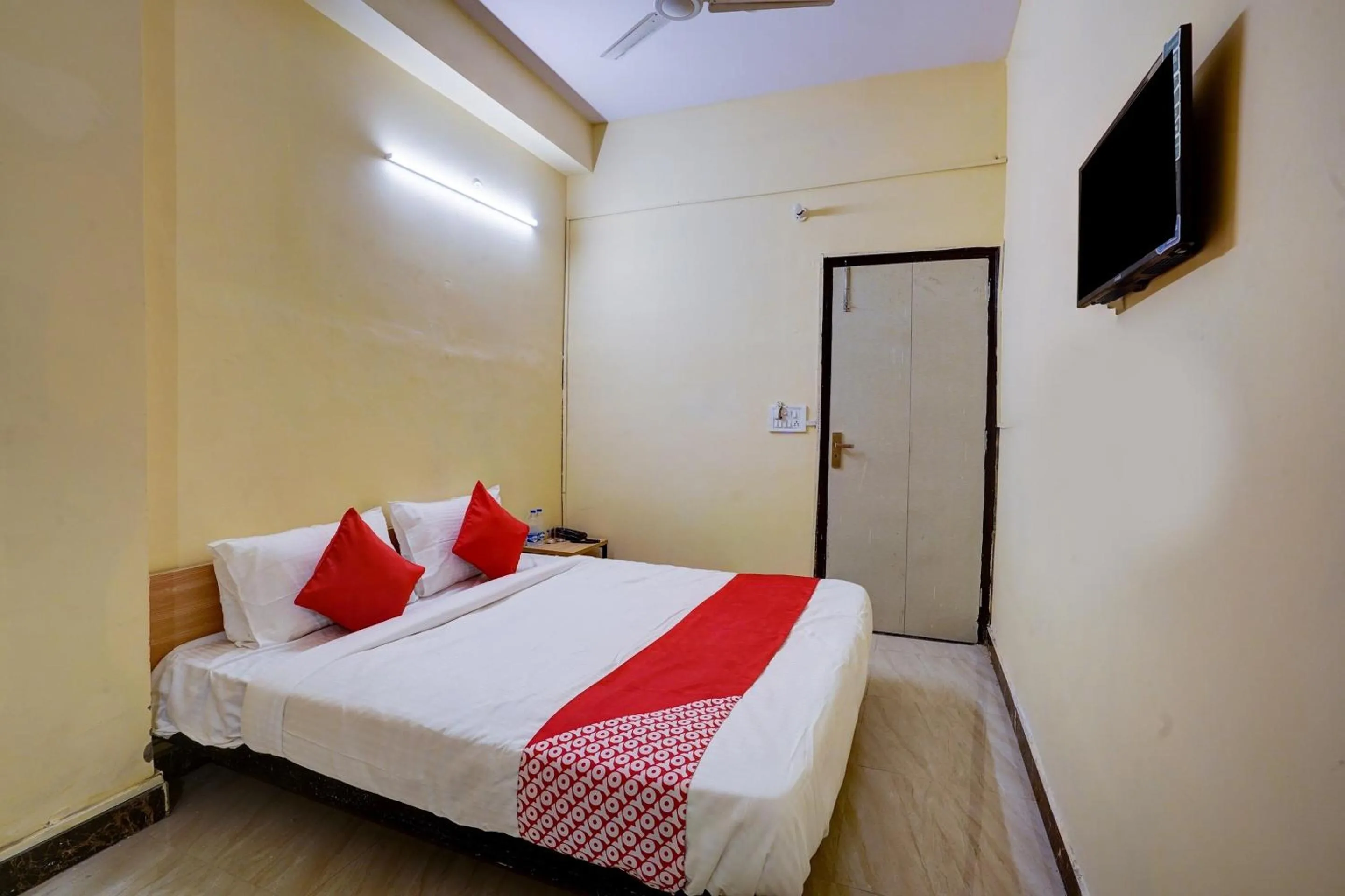 Bedroom, Bed in Hotel O Relax Inn