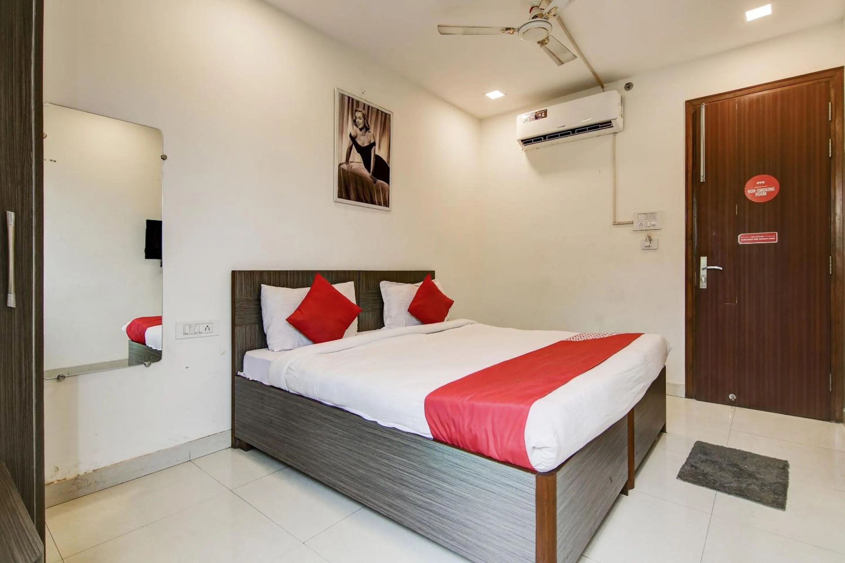 Bedroom, Bed in Hotel O Relax Inn