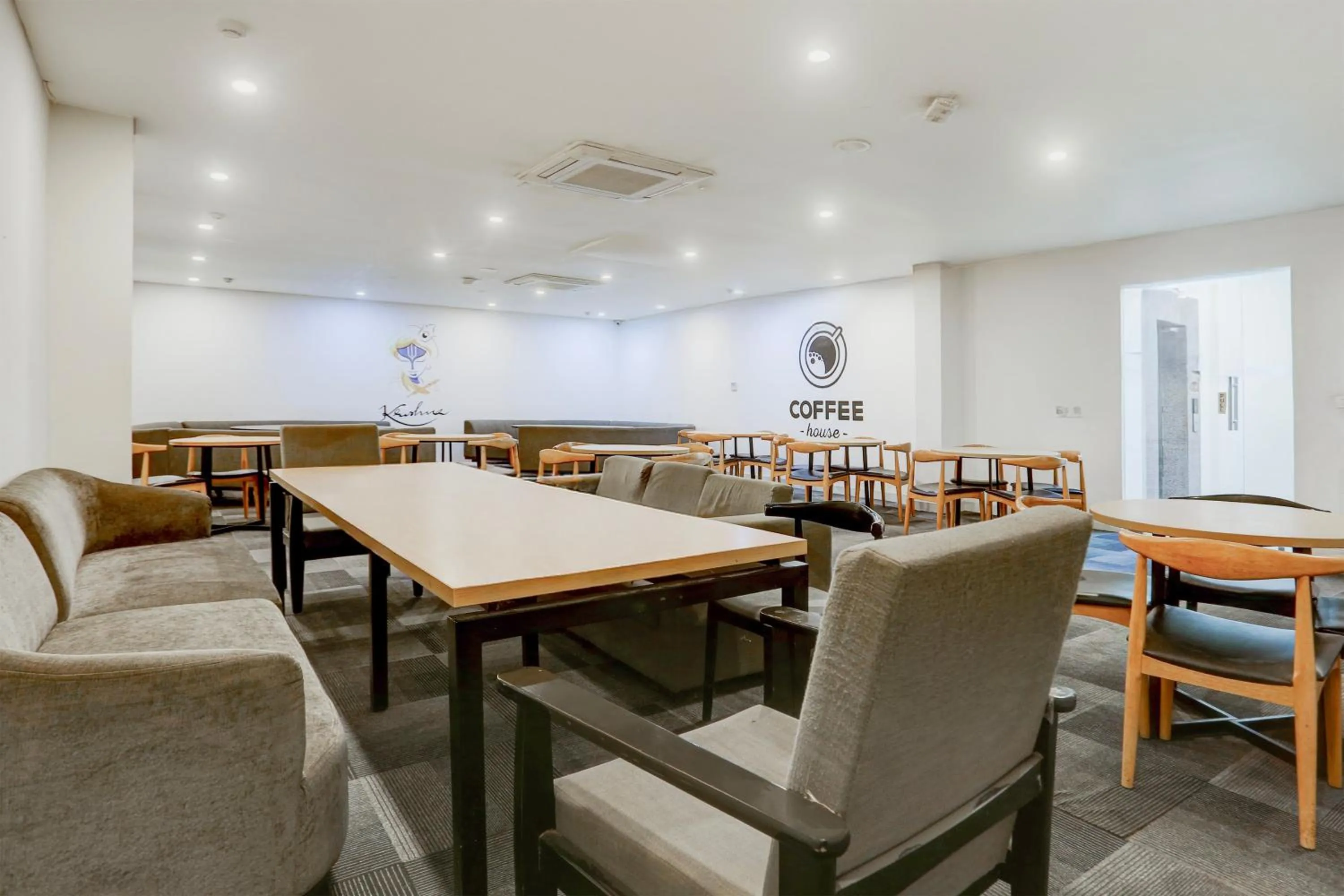 Other in Townhouse Sector 64 Near WorldMark Gurugram Formerly Vero