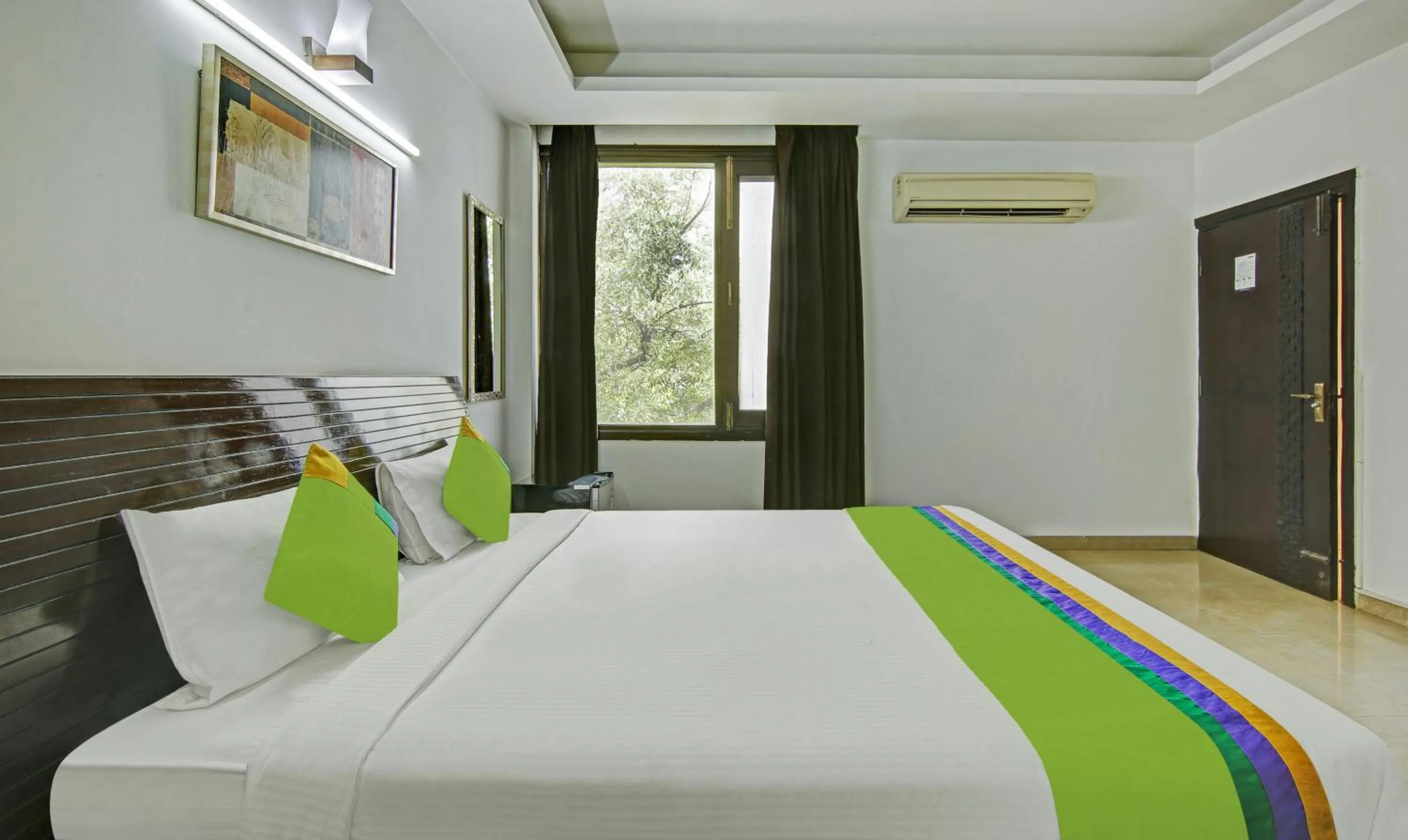 Bed in Blue Moon Residency Hotel & Restaurant