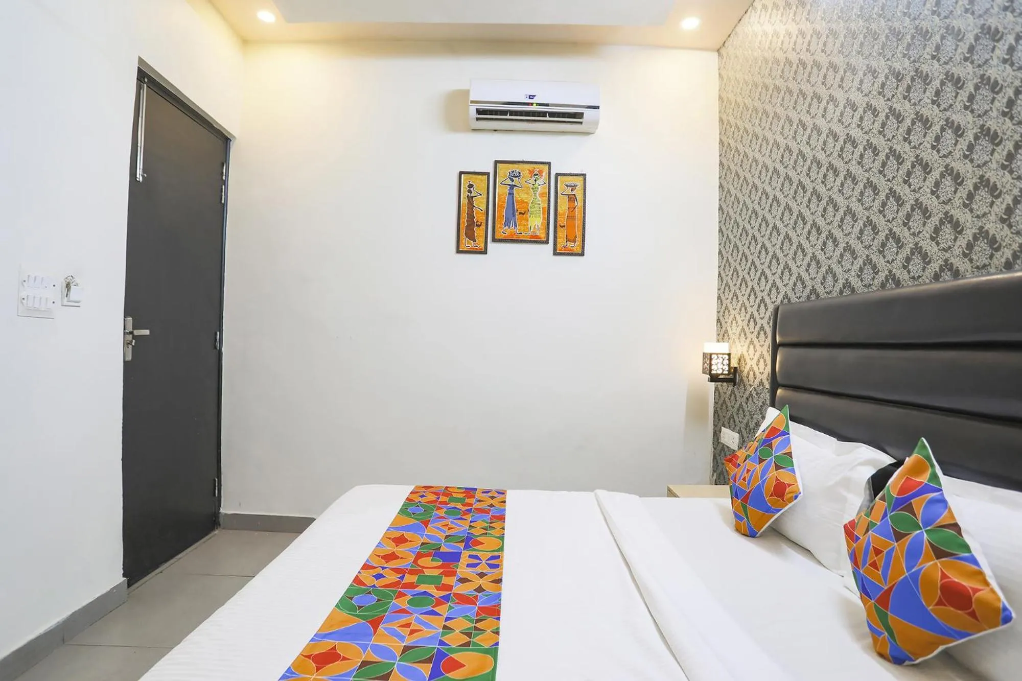 Bed in FabHotel The Diamond