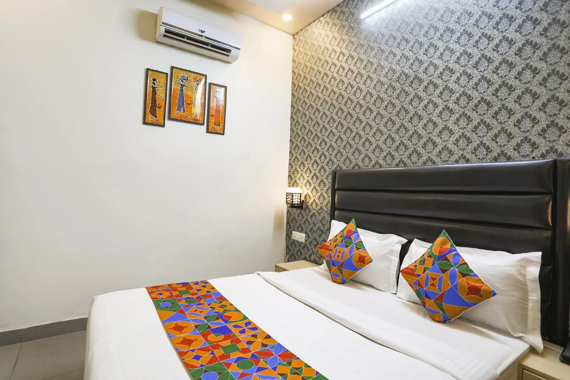 Bed in FabHotel The Diamond