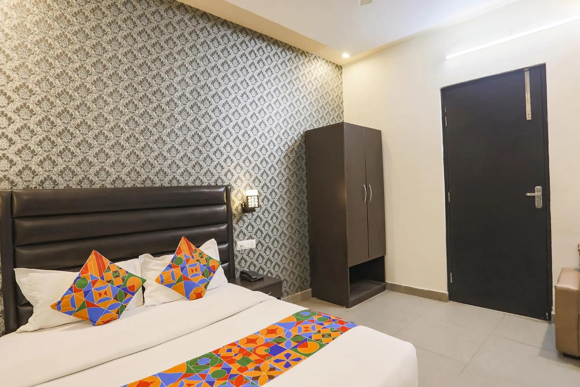 Bed in FabHotel The Diamond