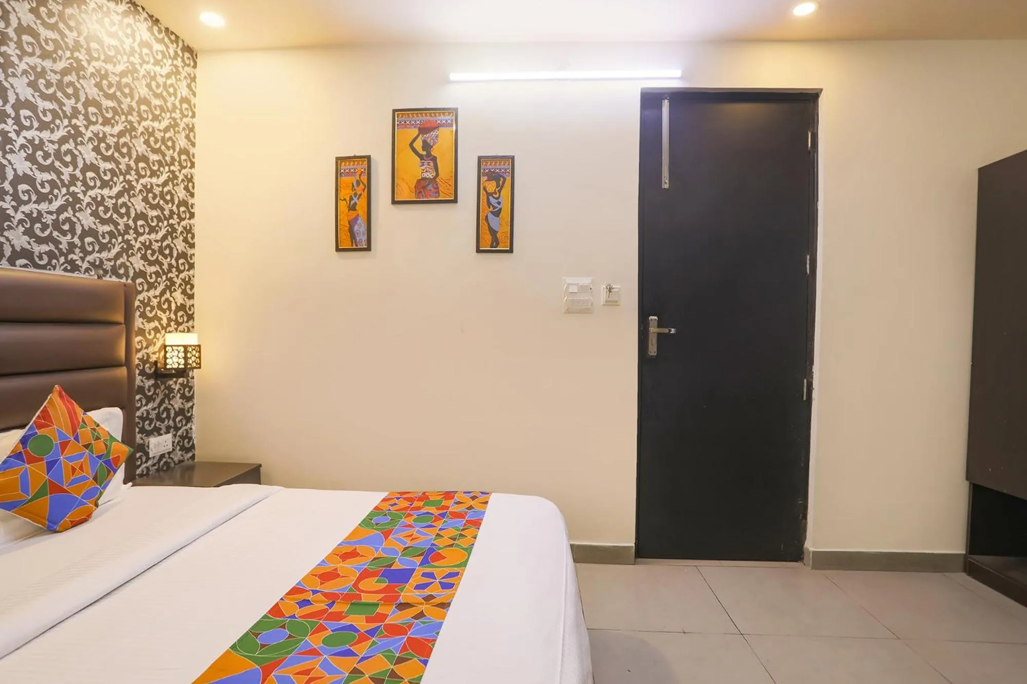 Bed in FabHotel The Diamond