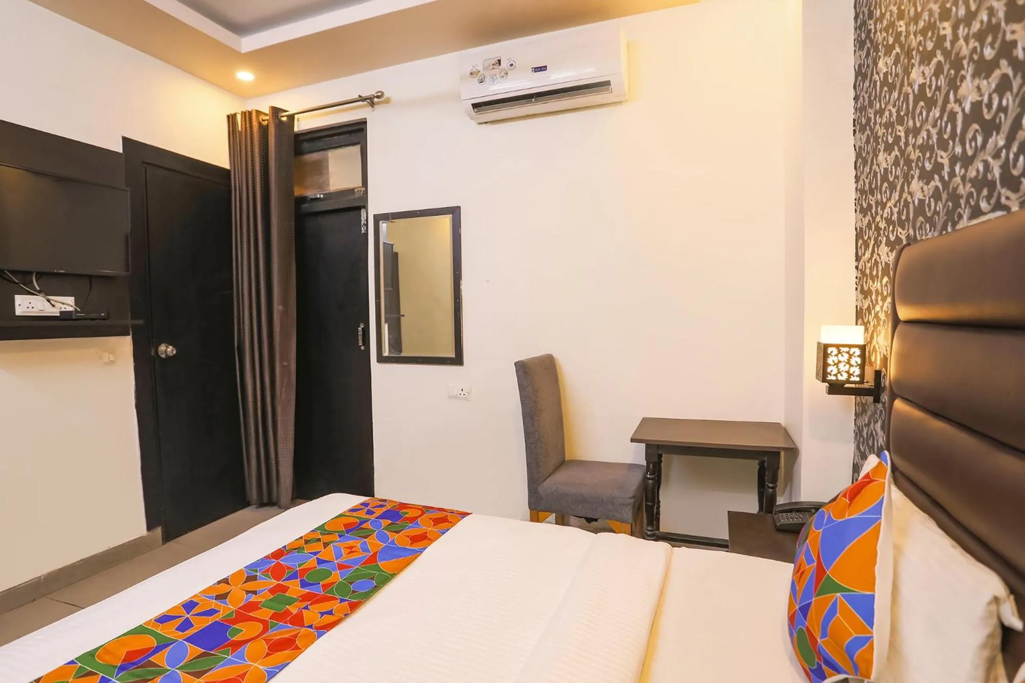 Bed in FabHotel The Diamond