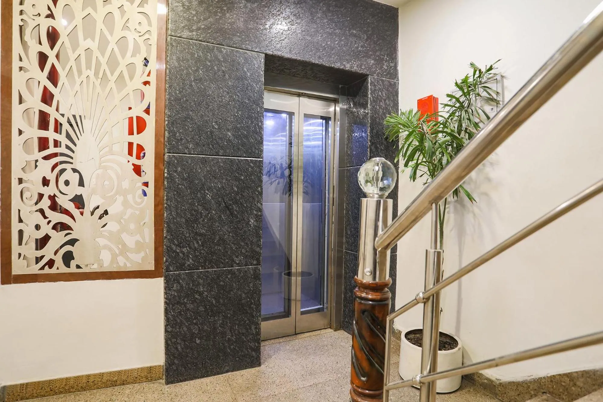 elevator in FabHotel The Diamond