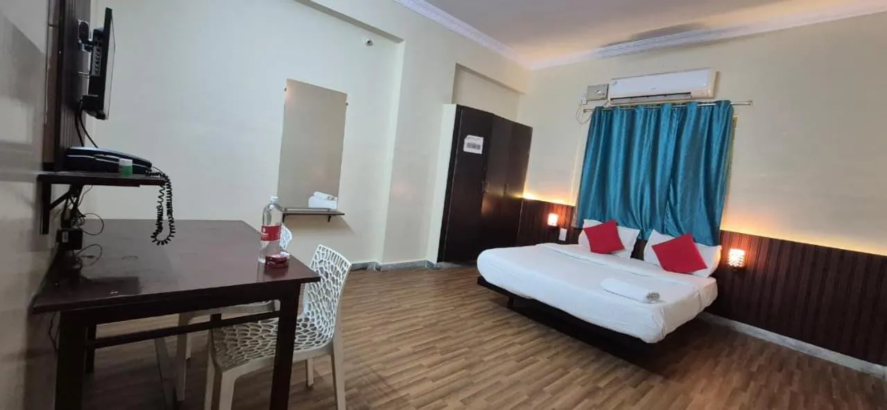 Photo of the whole room, Bed in Goldhorn Hotels & Banquet Mehdipatnam Near St Ann's college